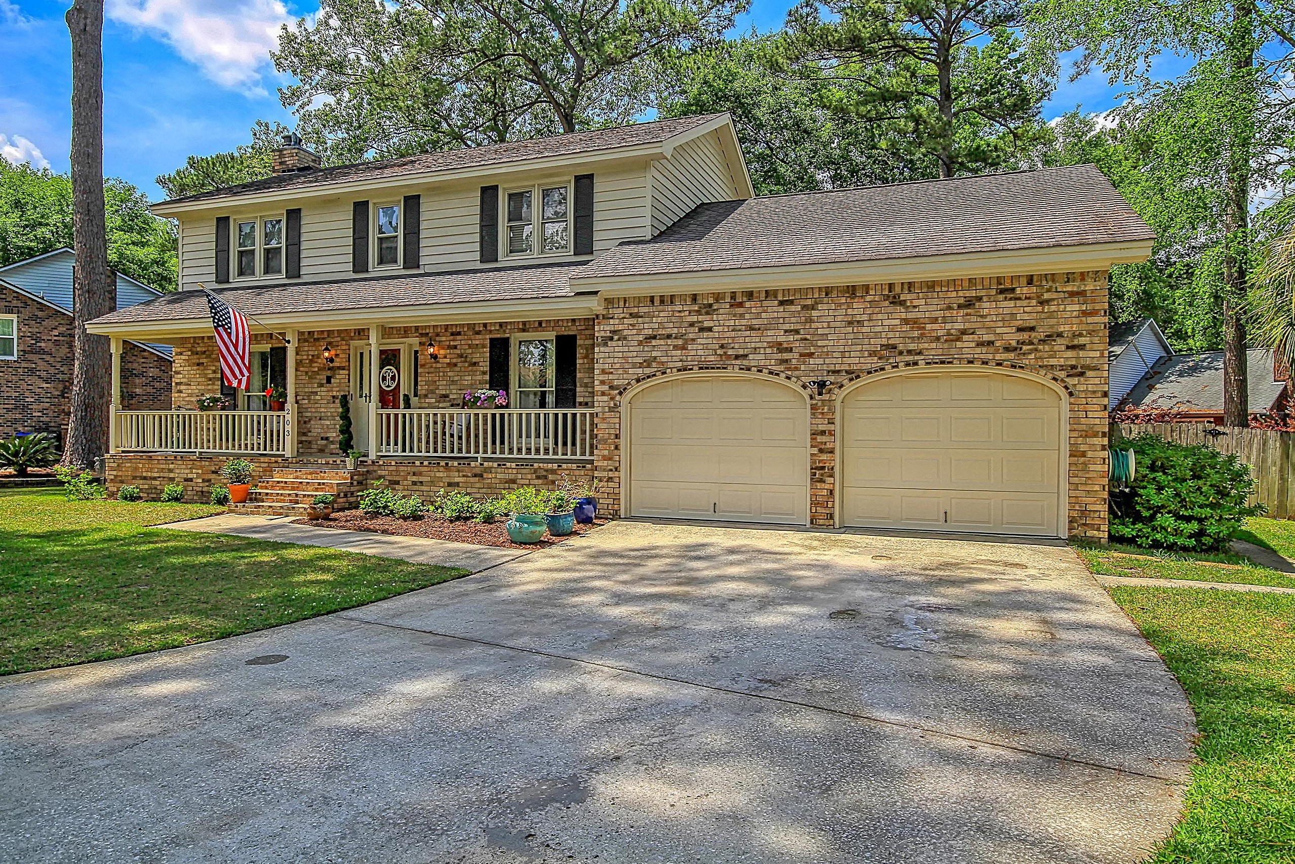 203 Dundee St, Summerville, SC 29483-5275