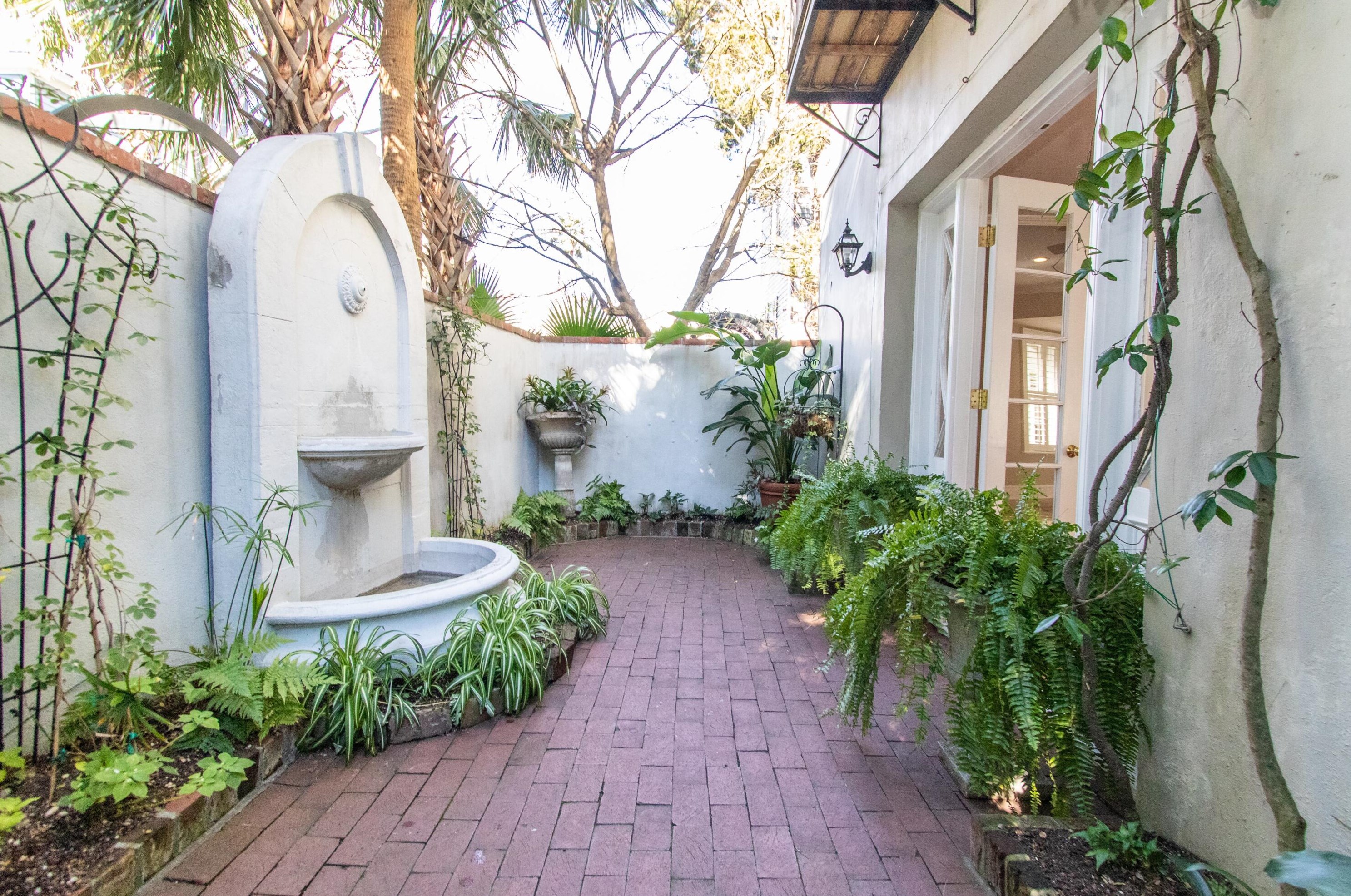 5 Legare St, Charleston SC  29401-2335 exterior