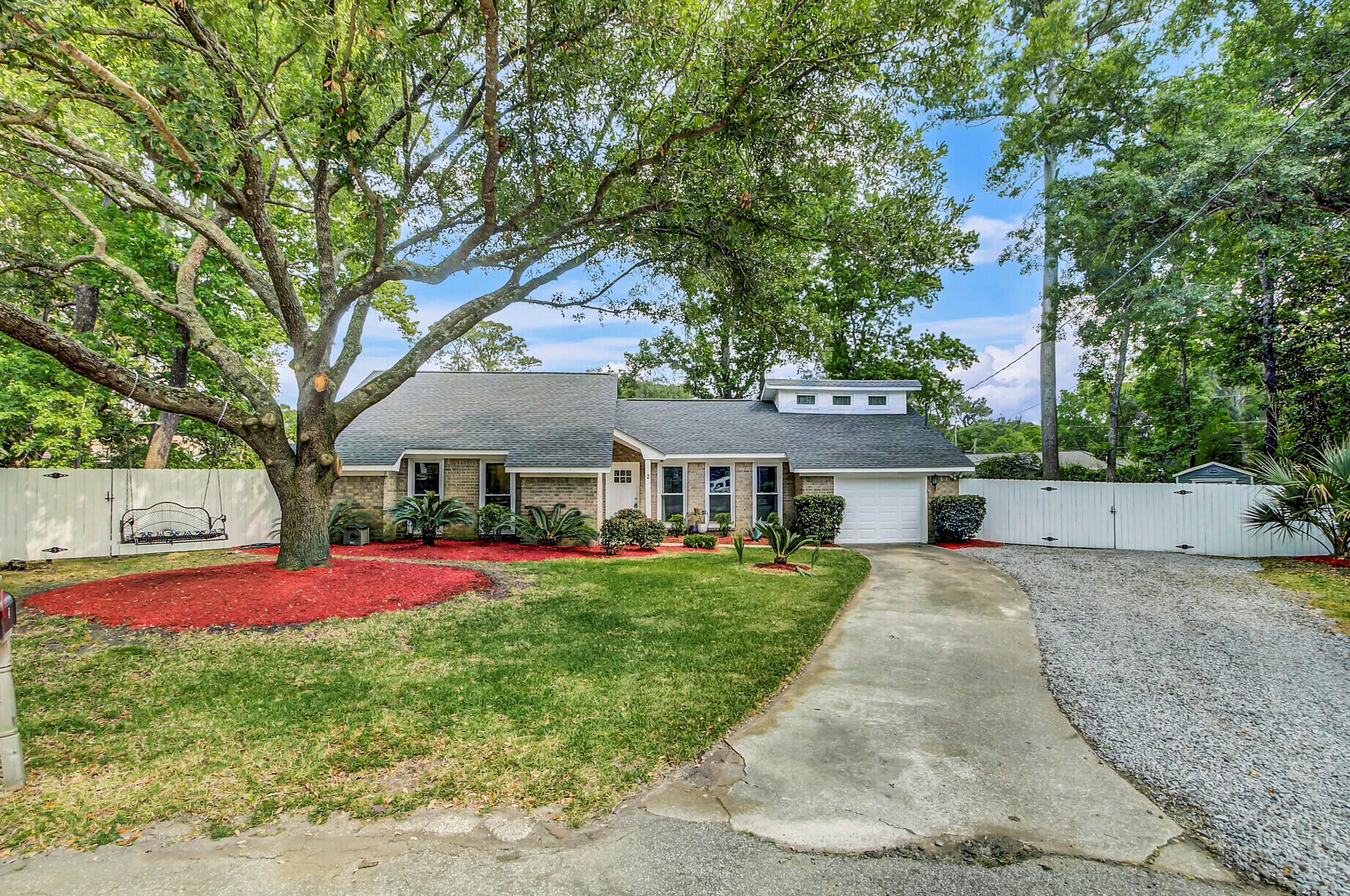 2 Blaine Ct, Charleston, SC 29407-5327
