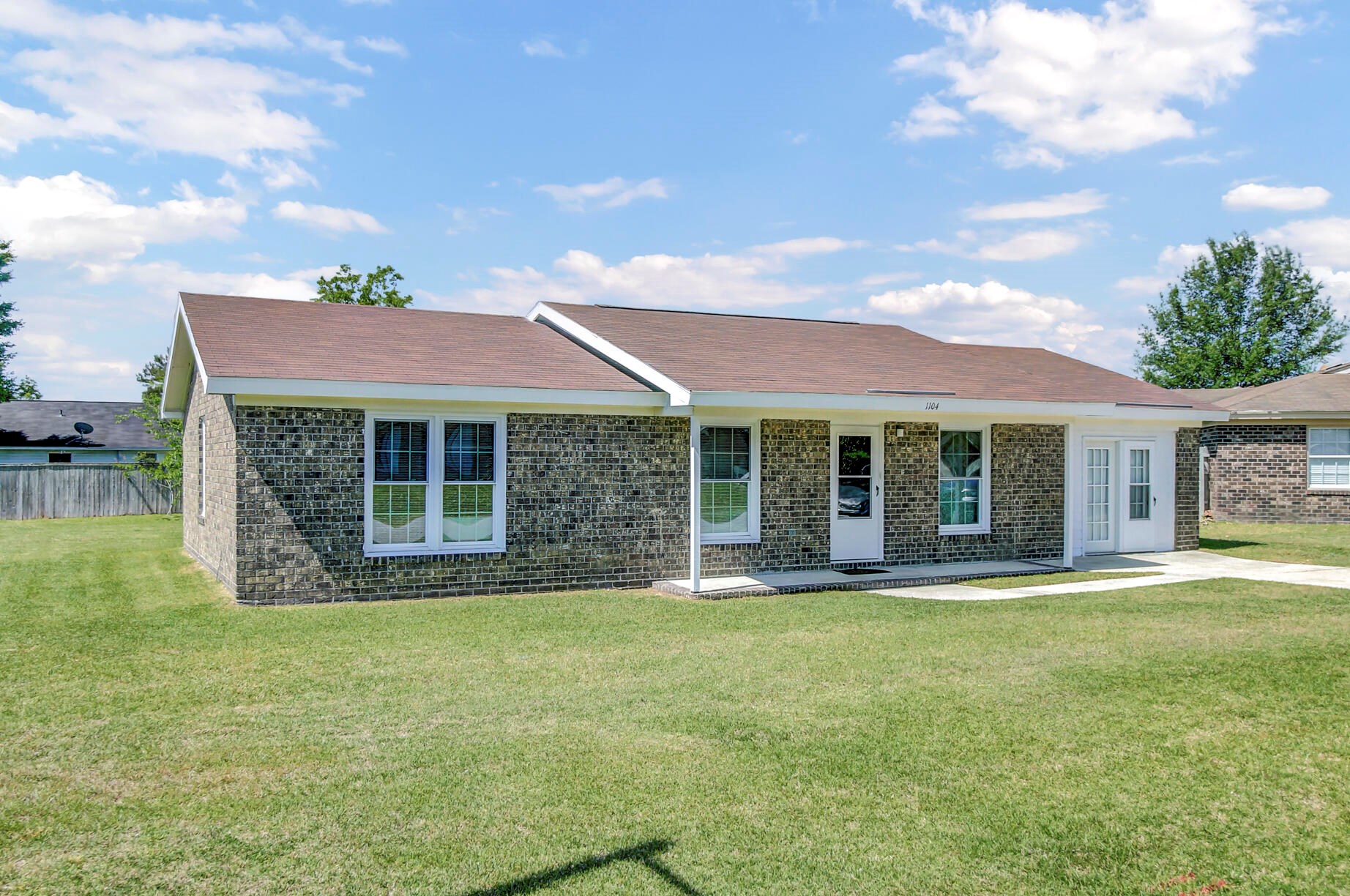 1104 Stuart Dr, Moncks Corner, SC 29461-9204