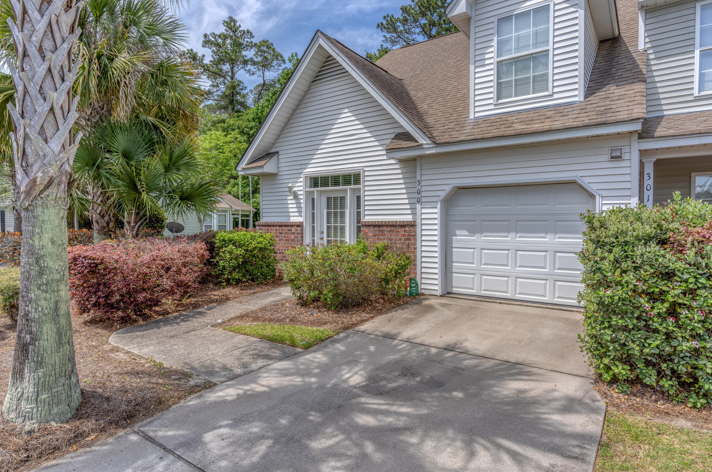 300 Pine Bluff Dr, Summerville, SC 29483-1637