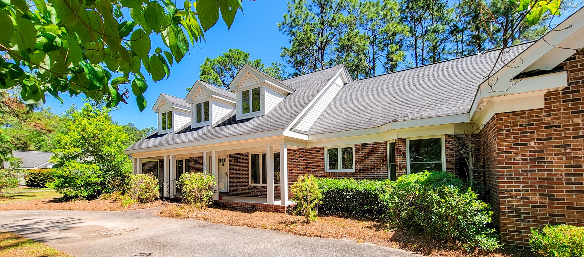 520 Longleaf Dr, Walterboro, SC 29488