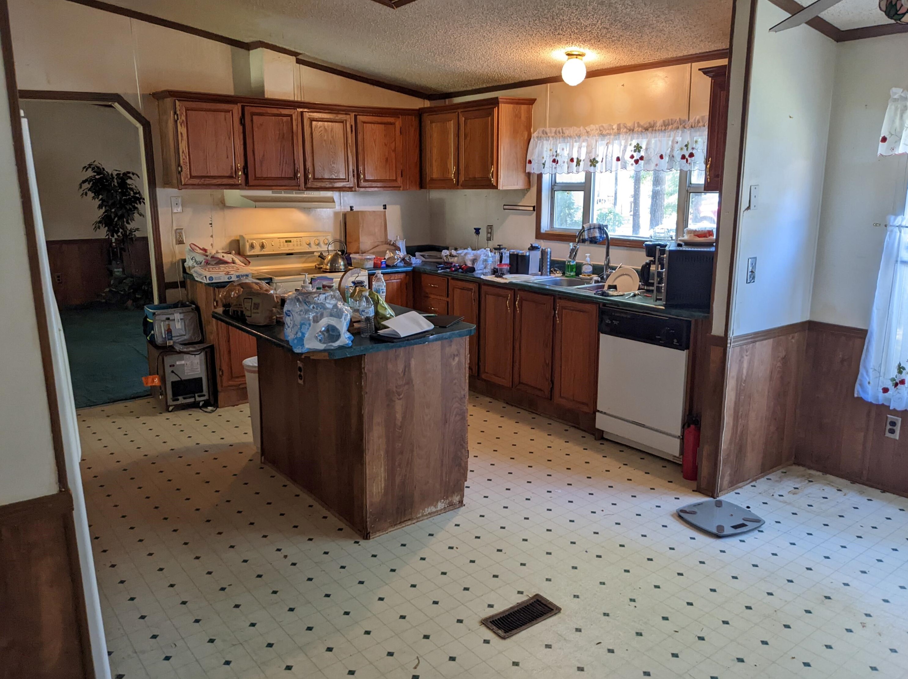 414 Vine St, Summerville, SC 29483-9471