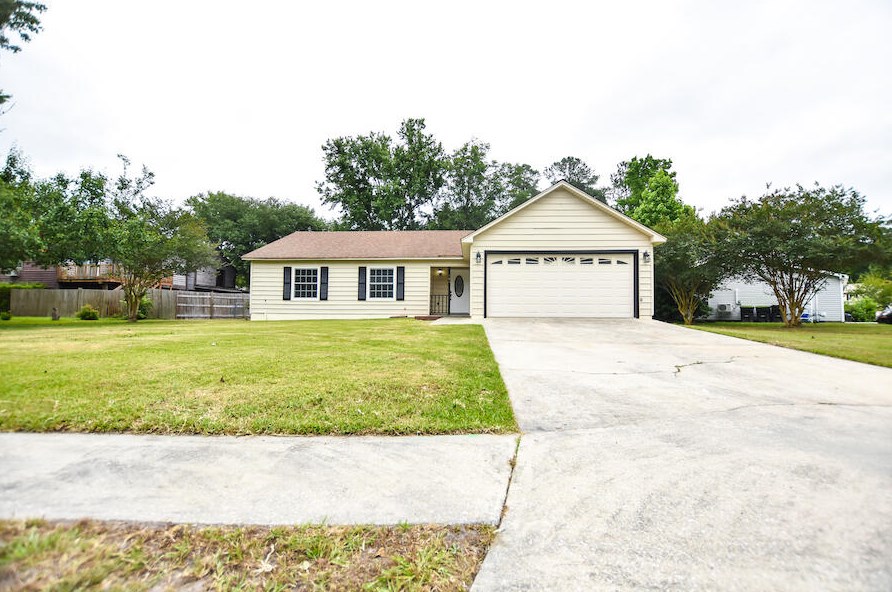 105 Foxfire Ct, Summerville, SC 29483-1820