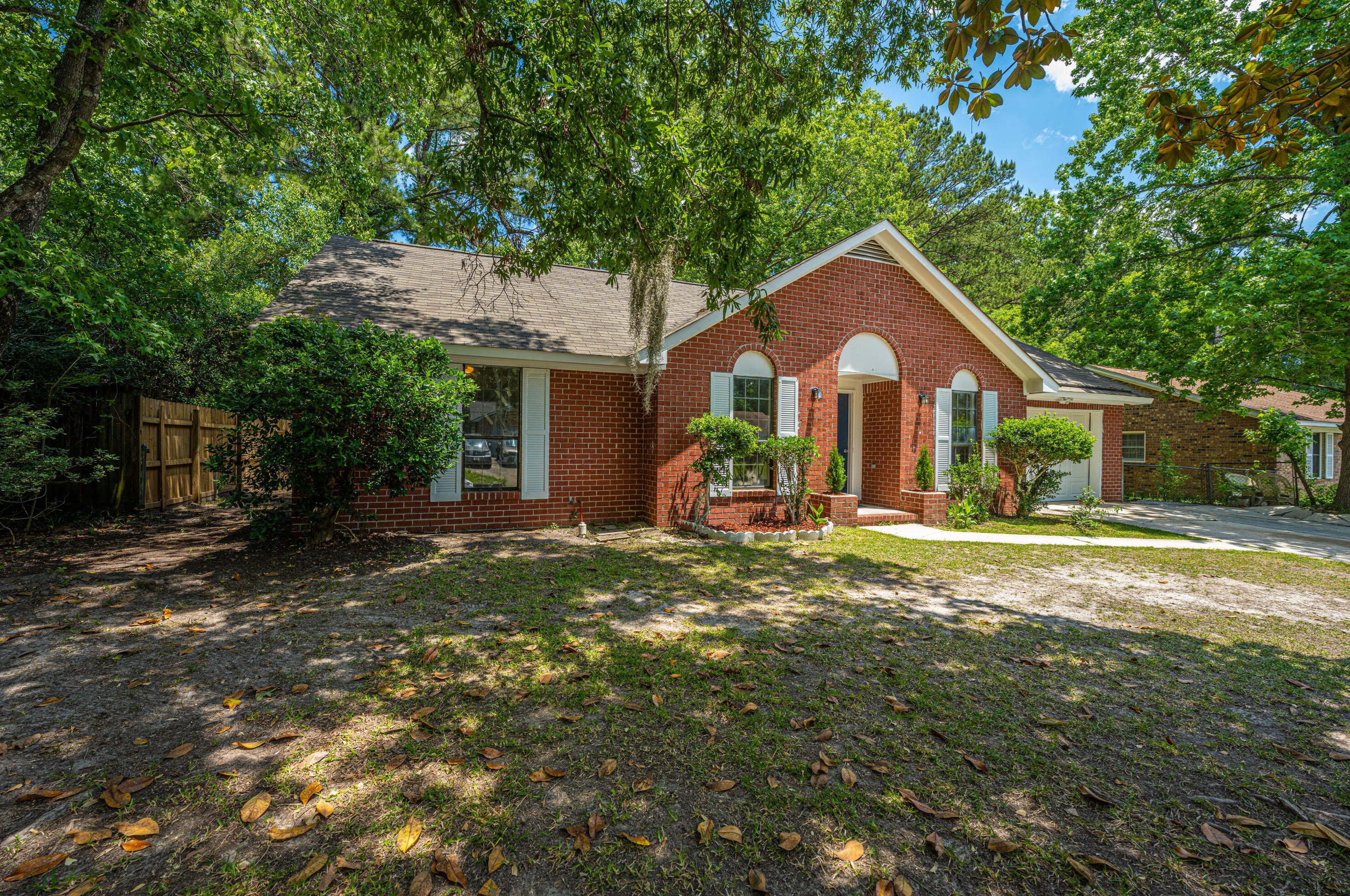 20 Bonnie Burn Rd, Charleston, SC 29445-4327