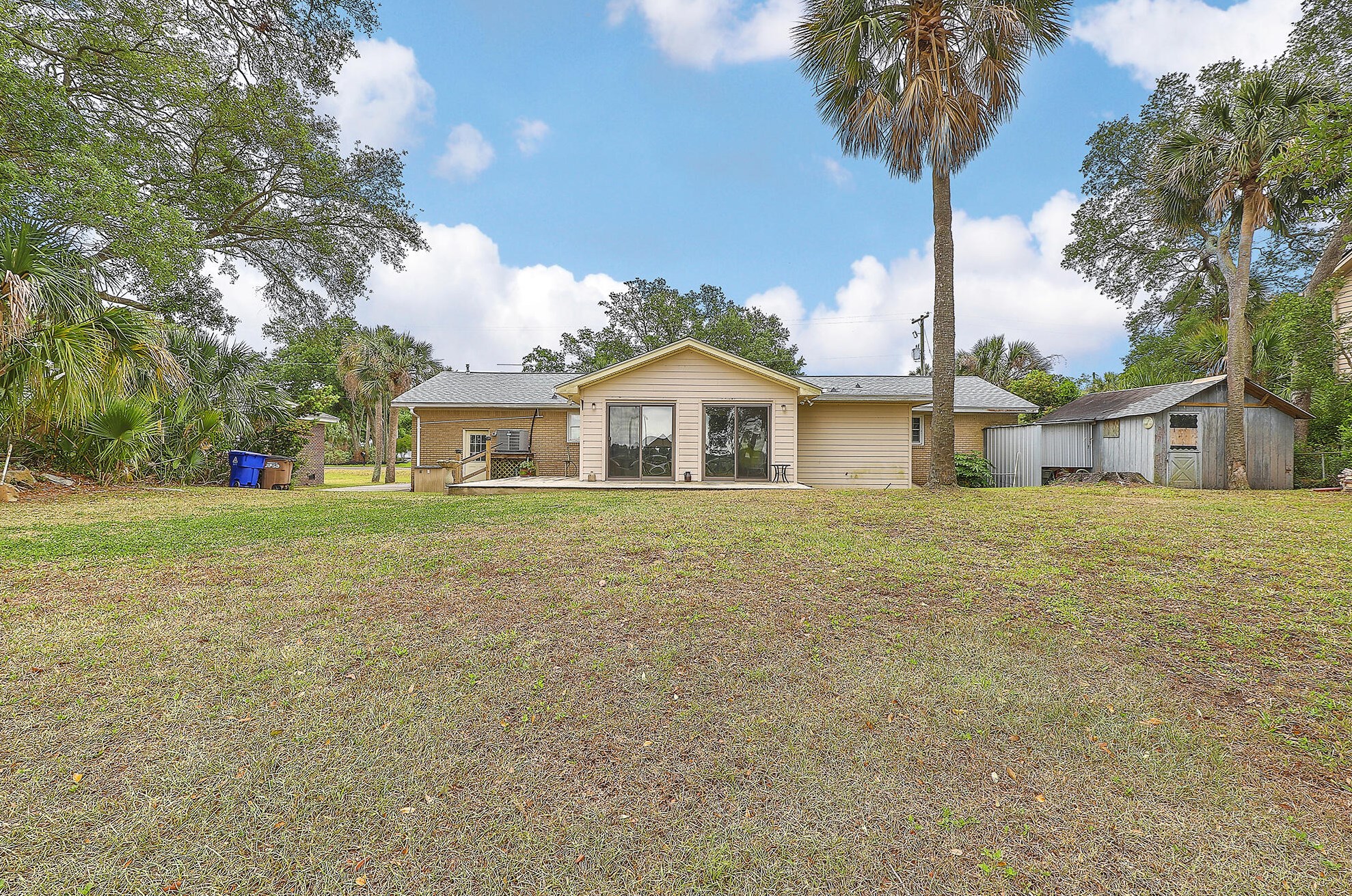 1632 Oak Island Dr, Charleston SC 29412-9519 exterior