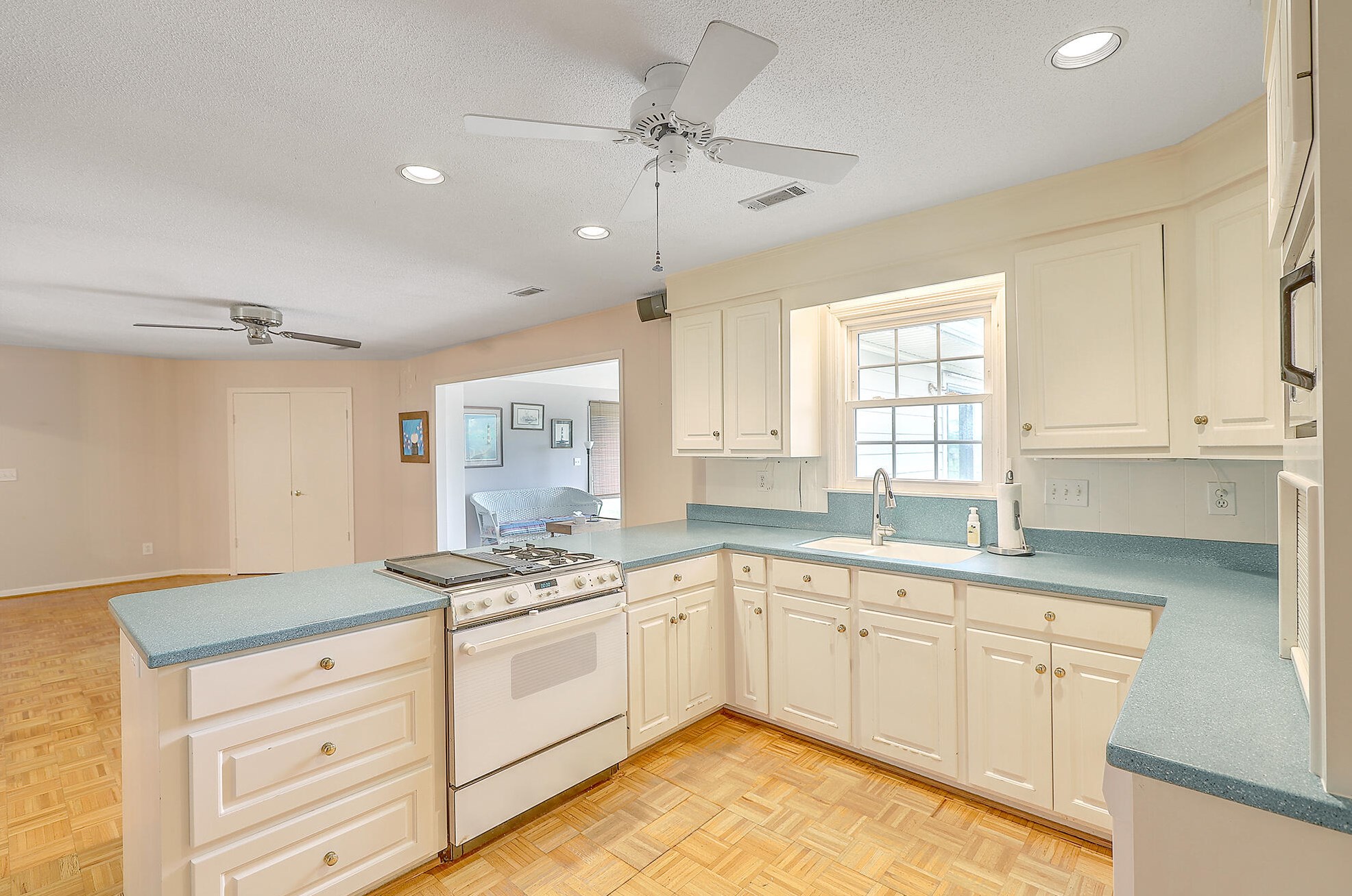 1632 Oak Island Dr, Charleston SC 29412-9519 exterior