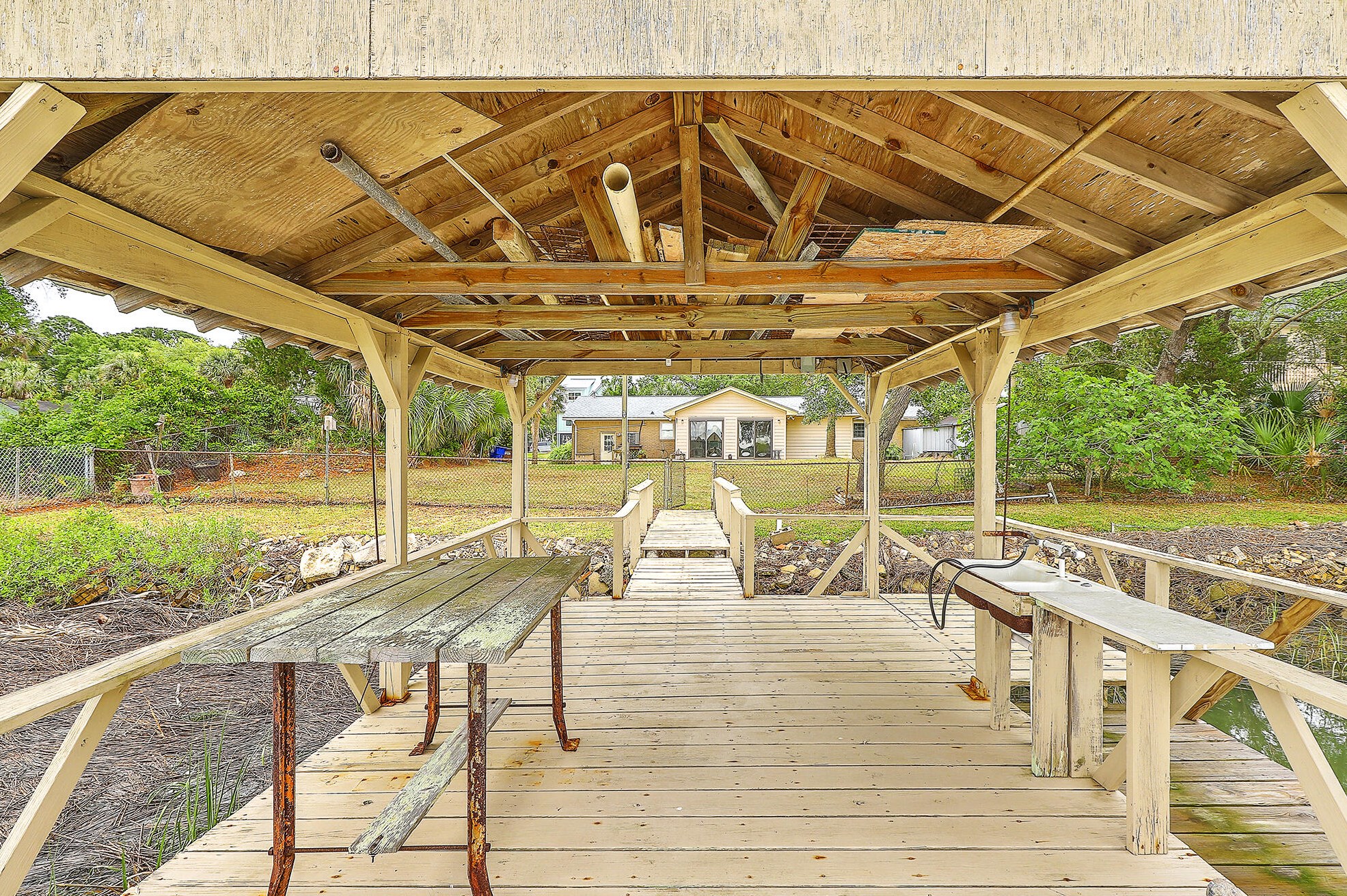 1632 Oak Island Dr, Charleston SC 29412-9519 exterior