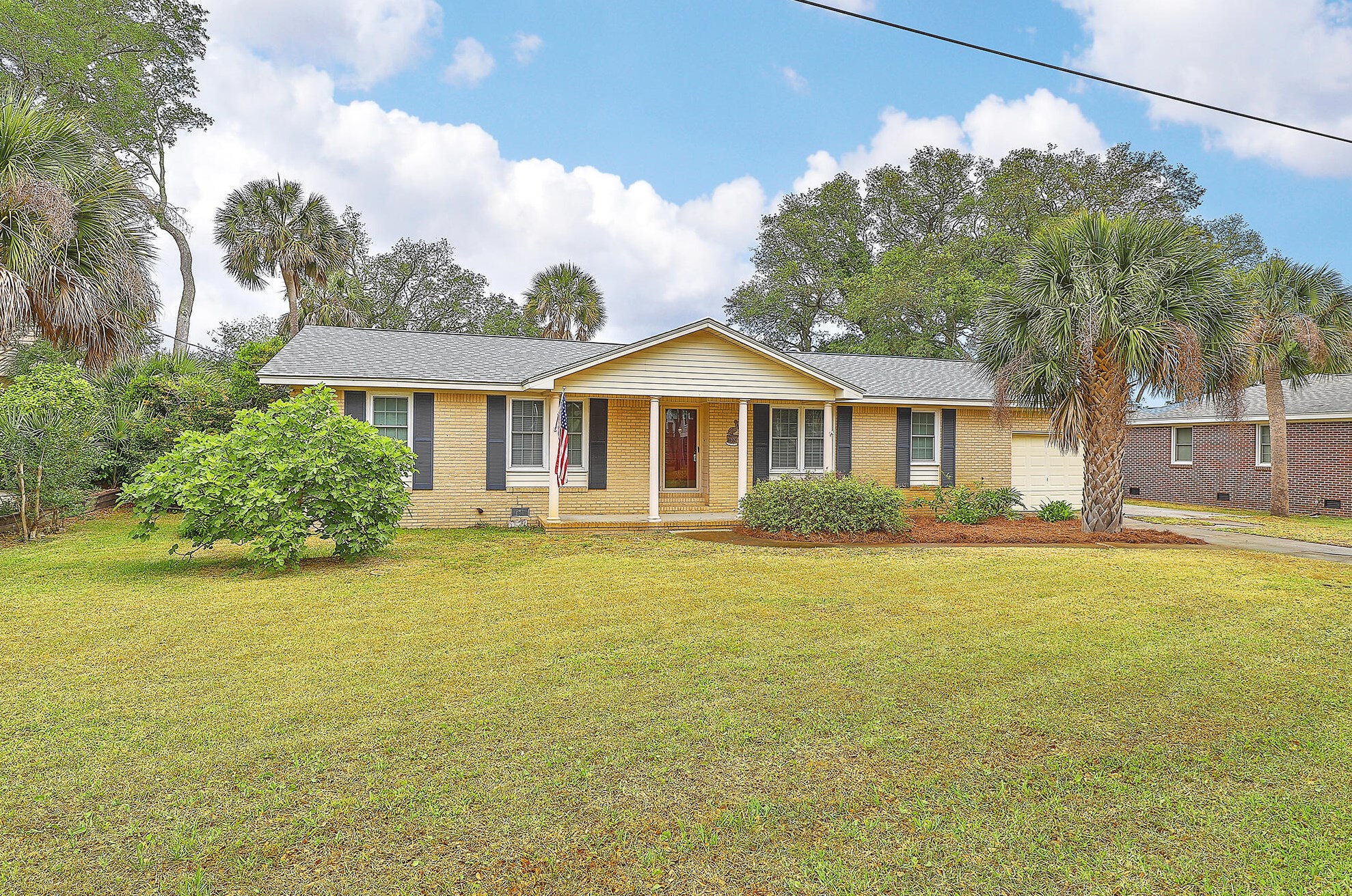 1632 Oak Island Dr, Charleston SC 29412-9519 exterior