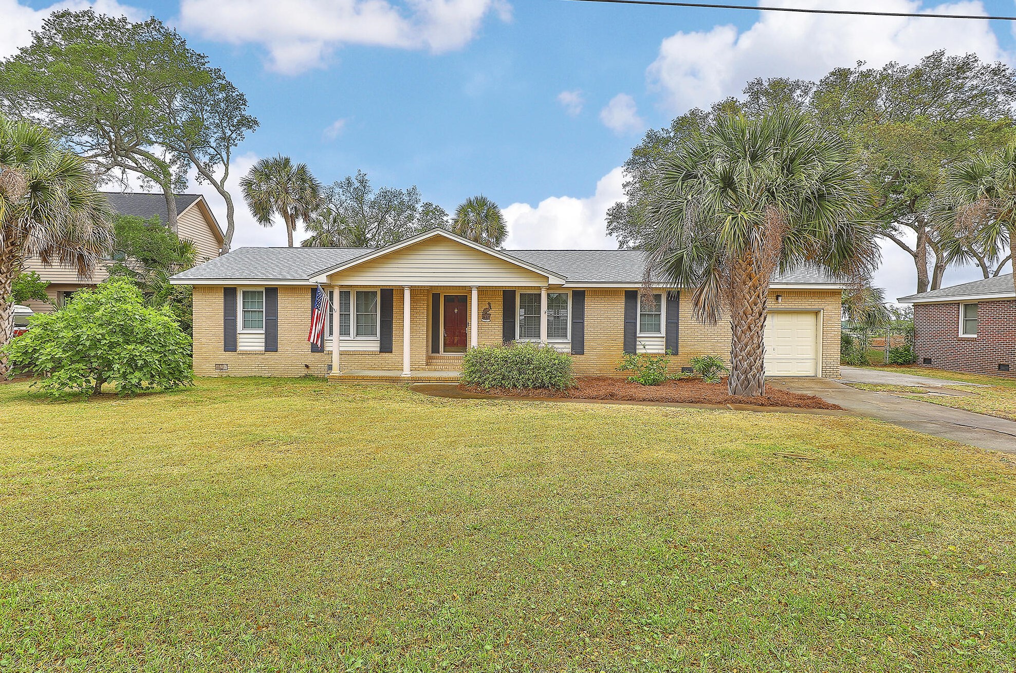 1632 Oak Island Dr, Charleston, SC 29412-9519