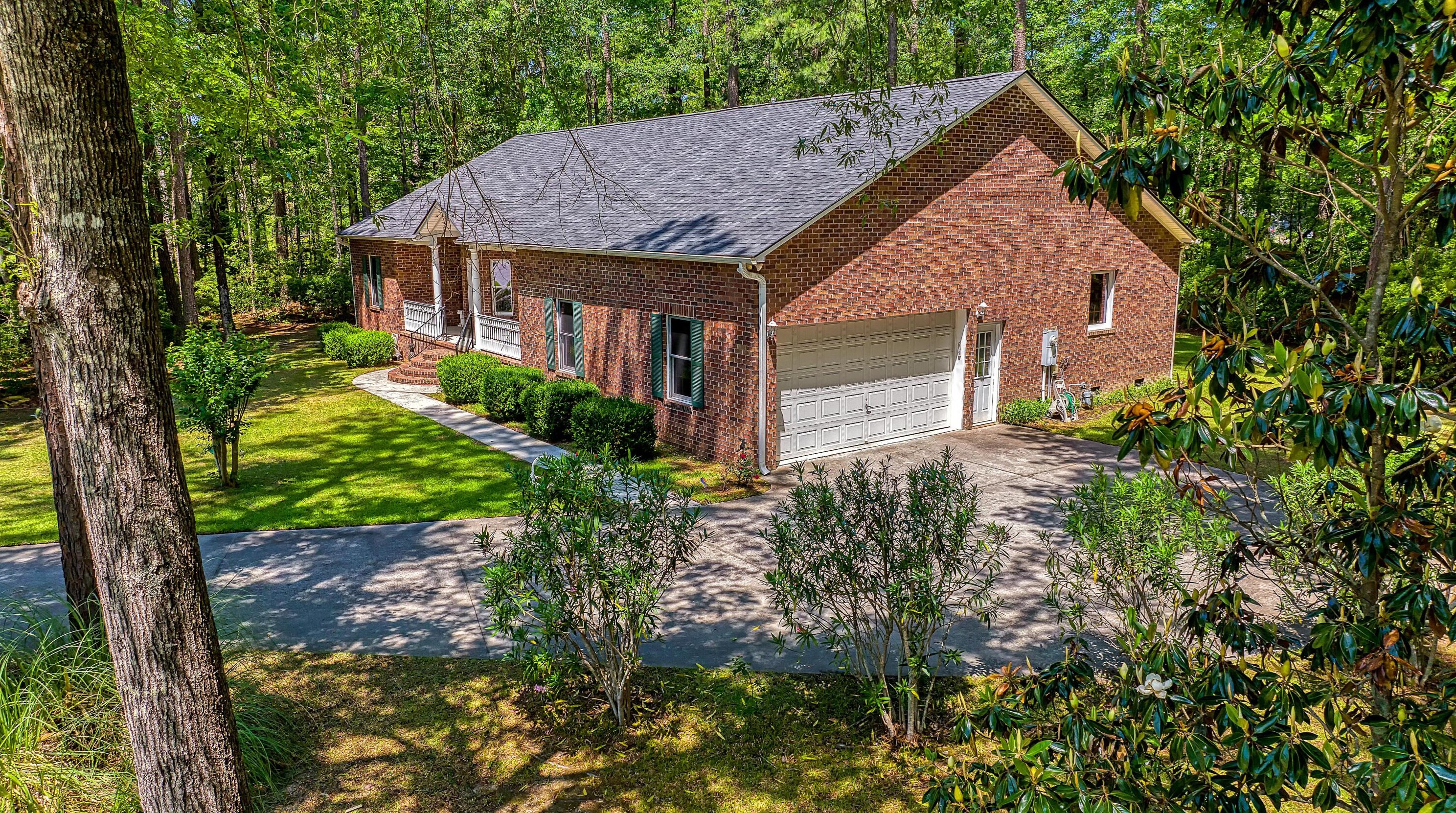 228 Turtle Point Rd, Summerville, SC 29483-9227