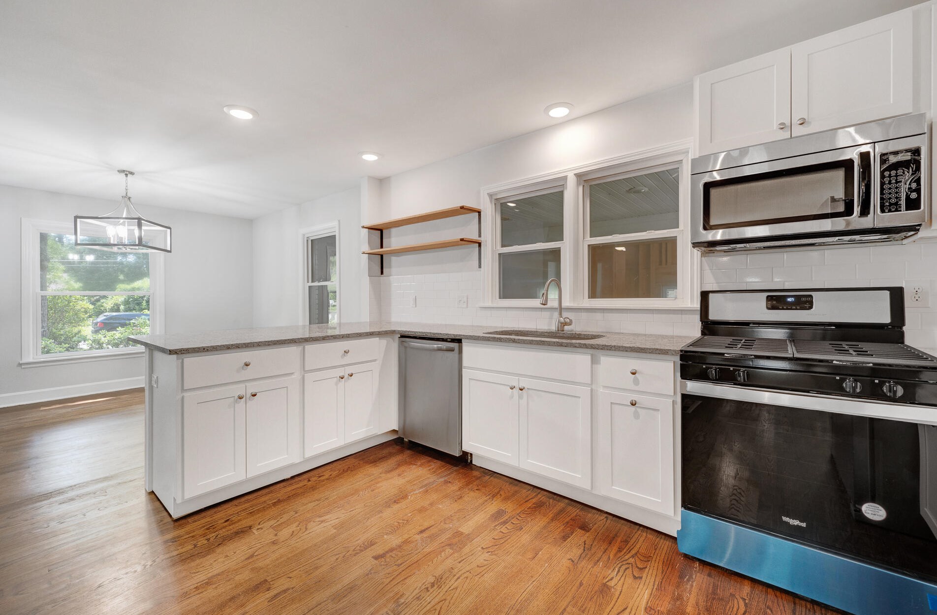 307 Ashley Dr, Summerville SC  29485-5705 exterior