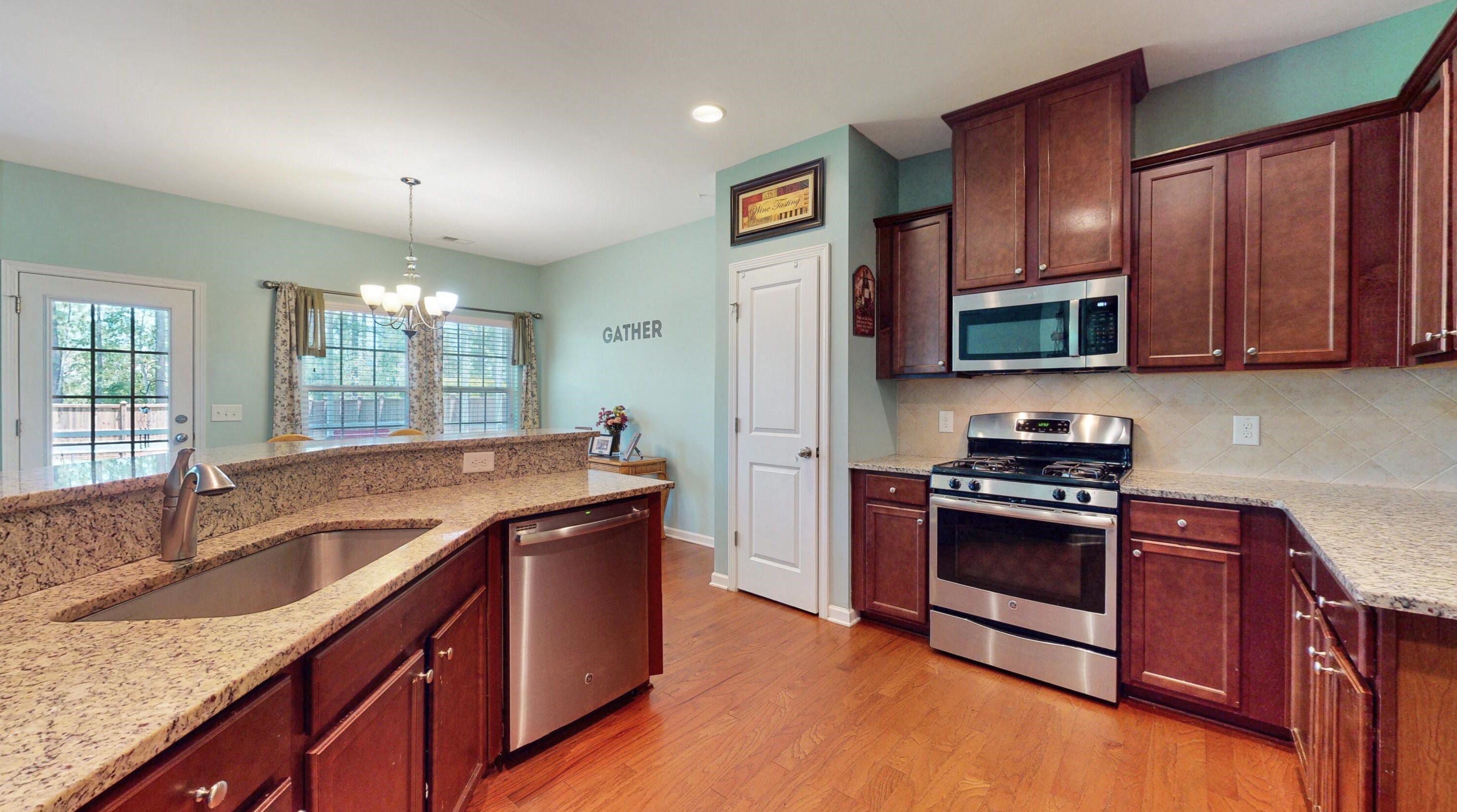 441 Whispering Breeze Ln, Summerville SC  29486 exterior