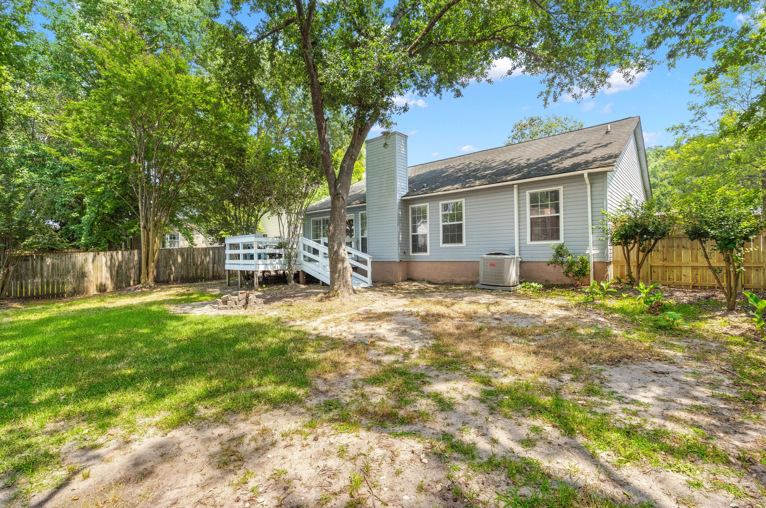 111 Lowndes Rd, Charleston SC  29445-7027 exterior