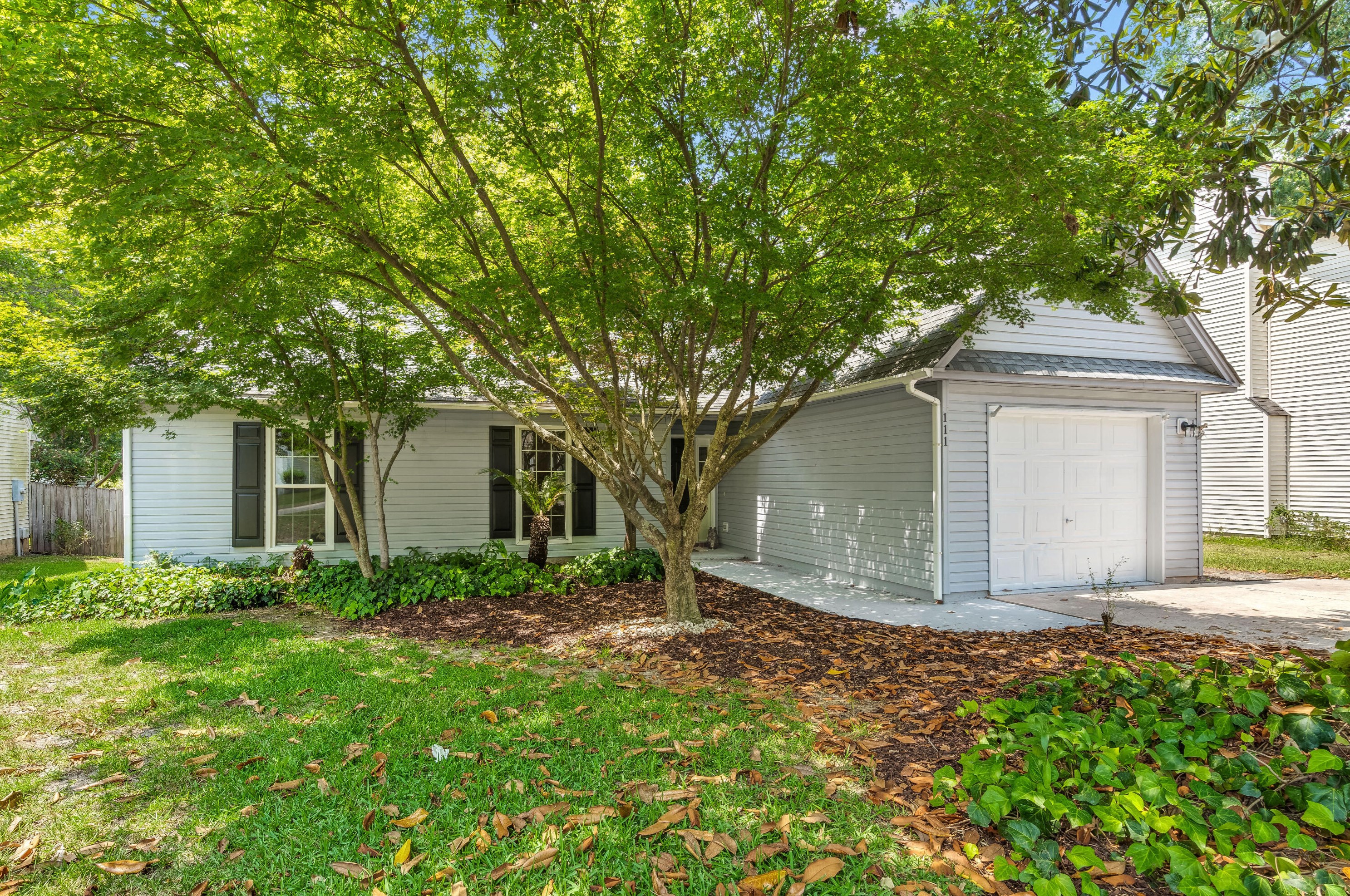 111 Lowndes Rd, Charleston SC  29445-7027 exterior