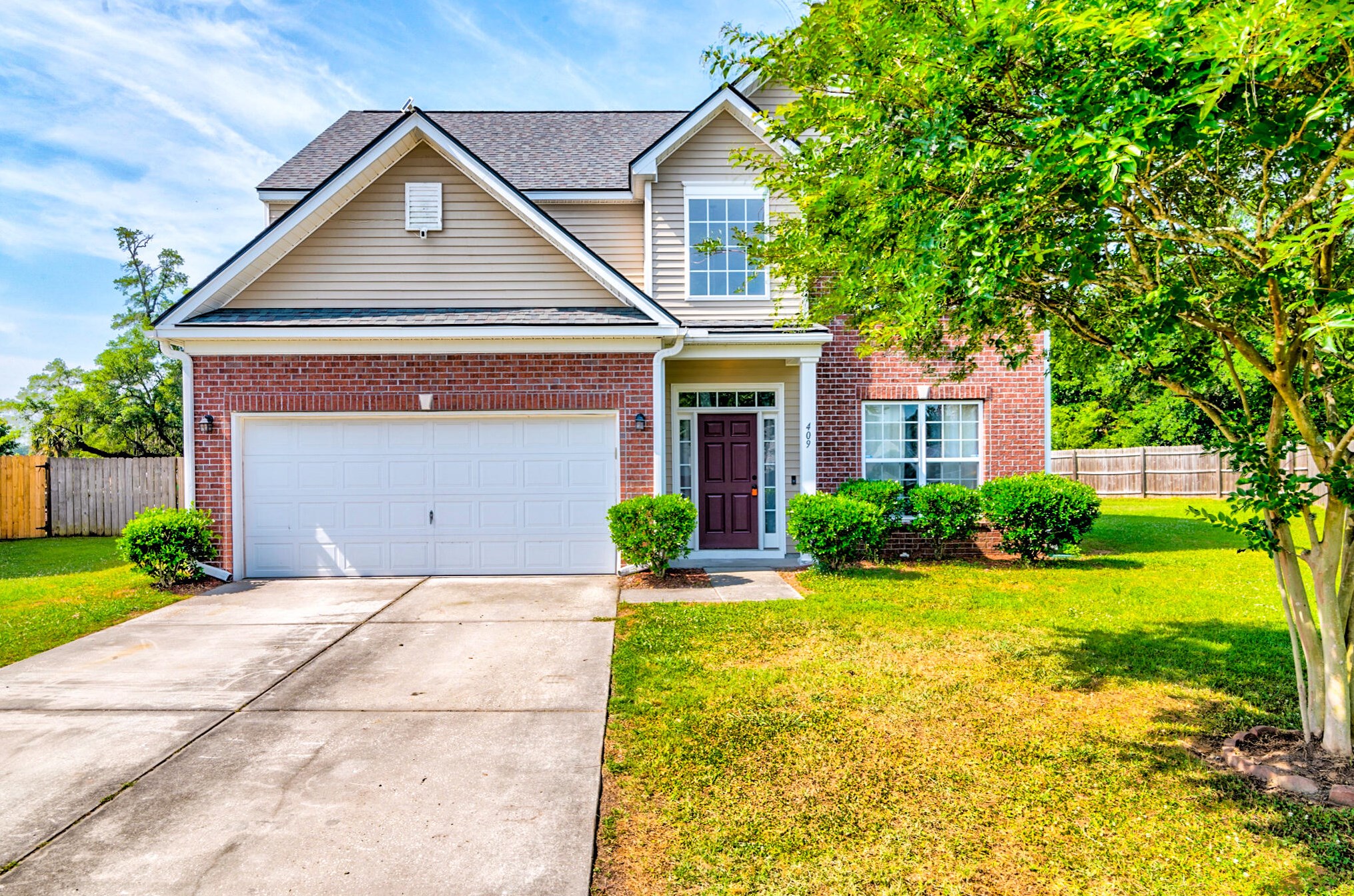 409 Pin Oak Dr, Moncks Corner, SC 29461-5032