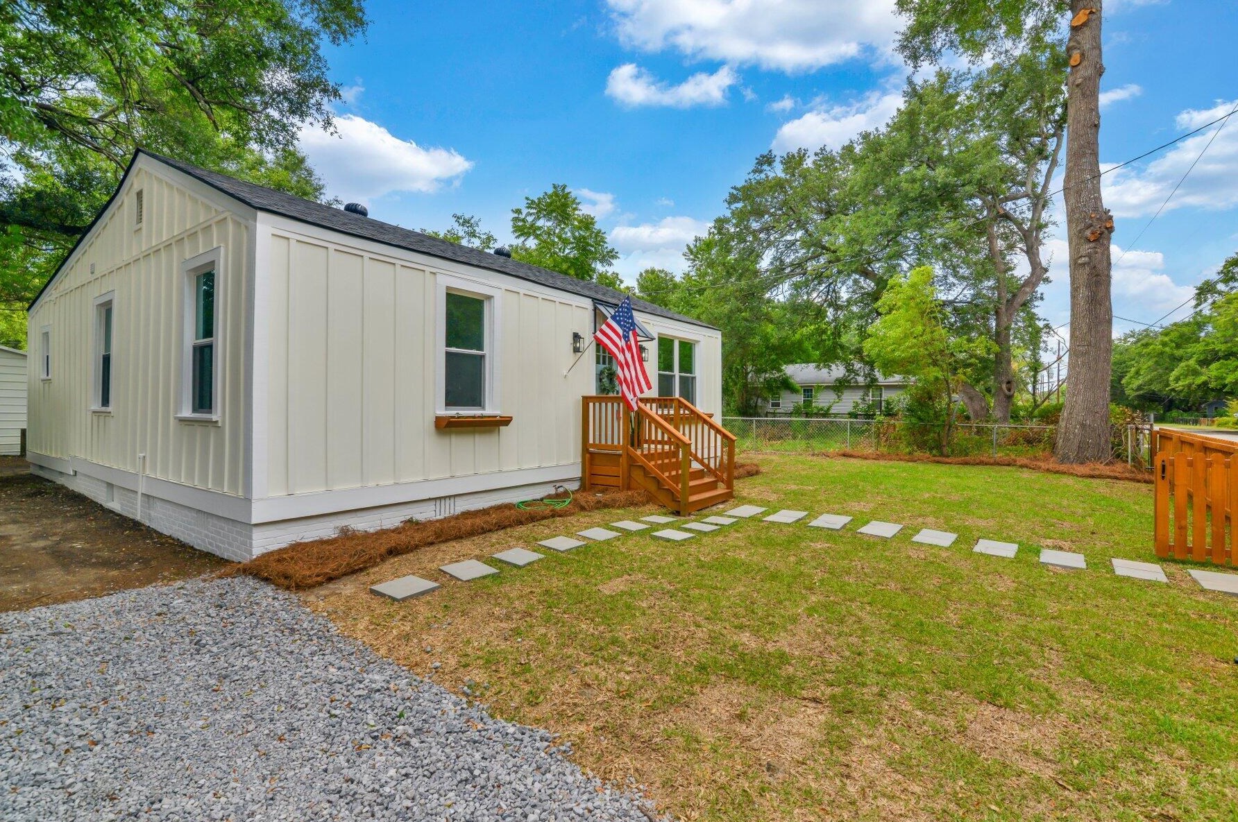 2650 Madden Dr, Charleston SC  29405-5531 exterior