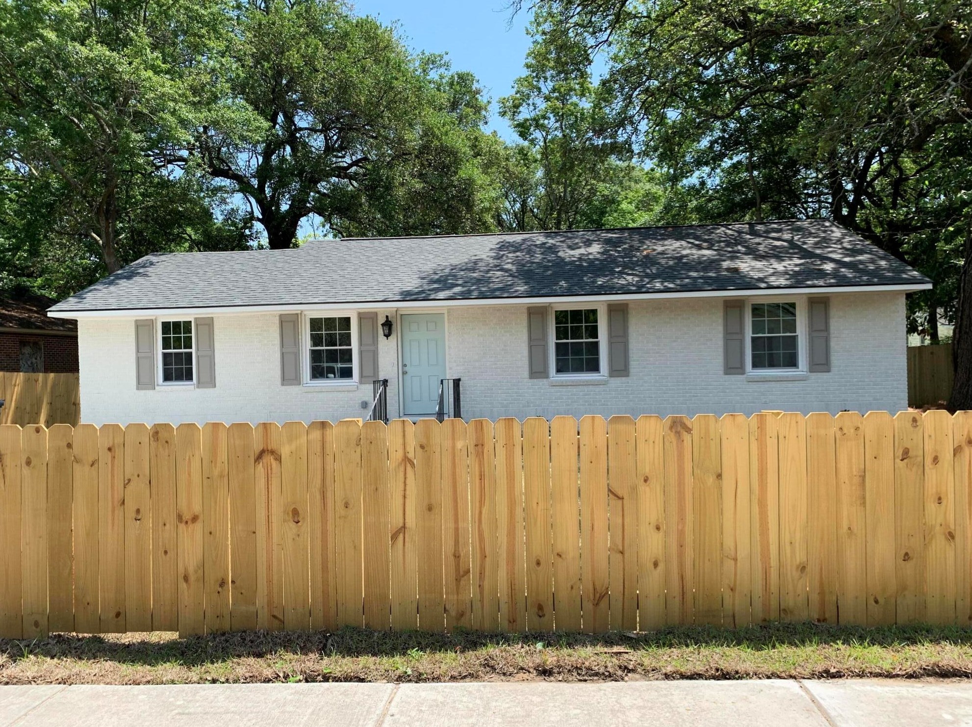 2697 Louise Dr, Charleston, SC 29405-3915
