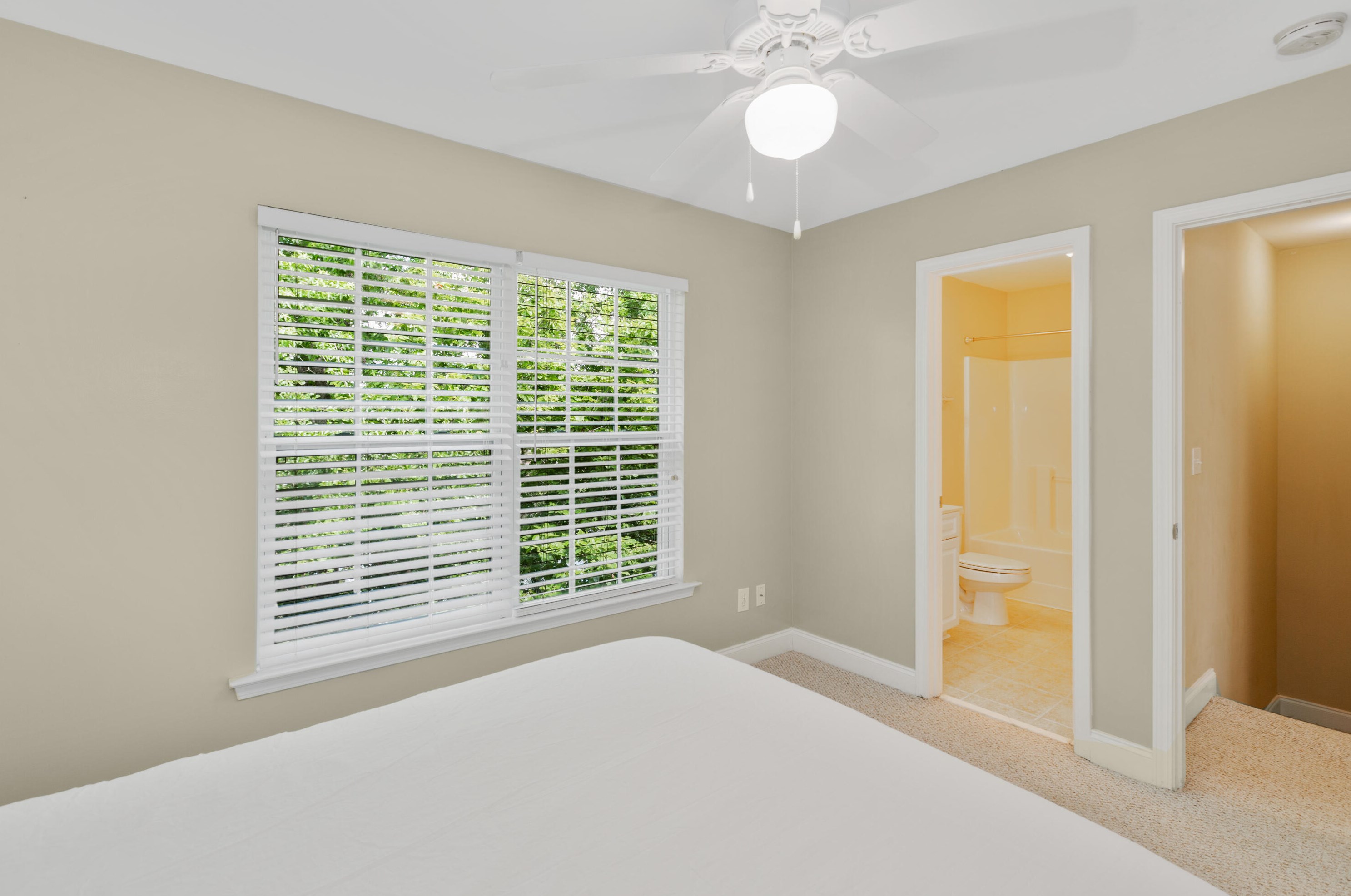 4027 Hartland St, Charleston SC 29414-6095 exterior