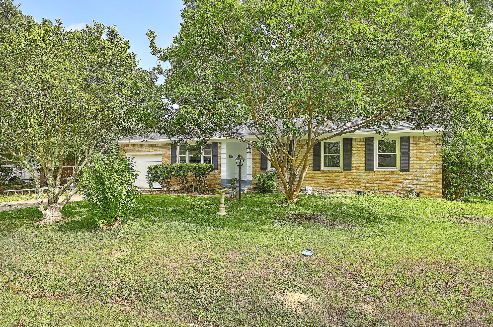 219 Cardinal Dr, Summerville, SC 29485-7015