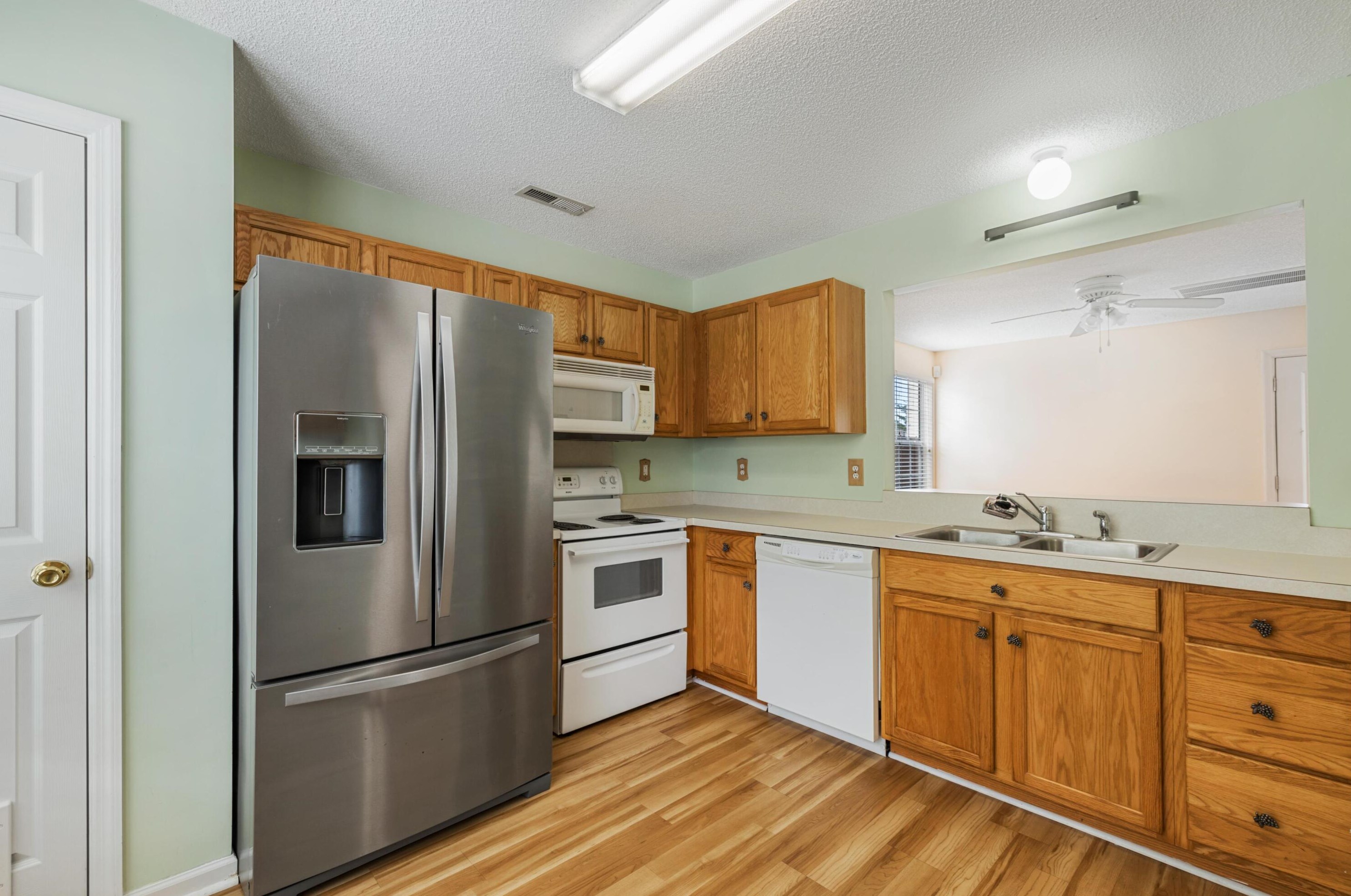 1069 Willowood Ave, Charleston, SC 29445-4652