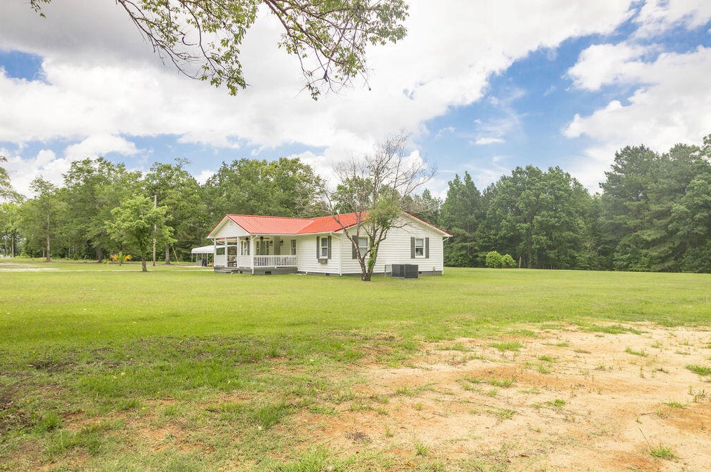 201 Welles Ln, Walterboro, SC 29488-9068