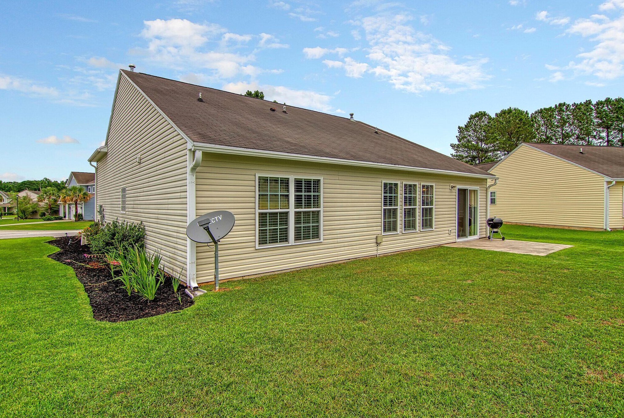 479 Dolphin Dr, Summerville SC 29485-4181 exterior