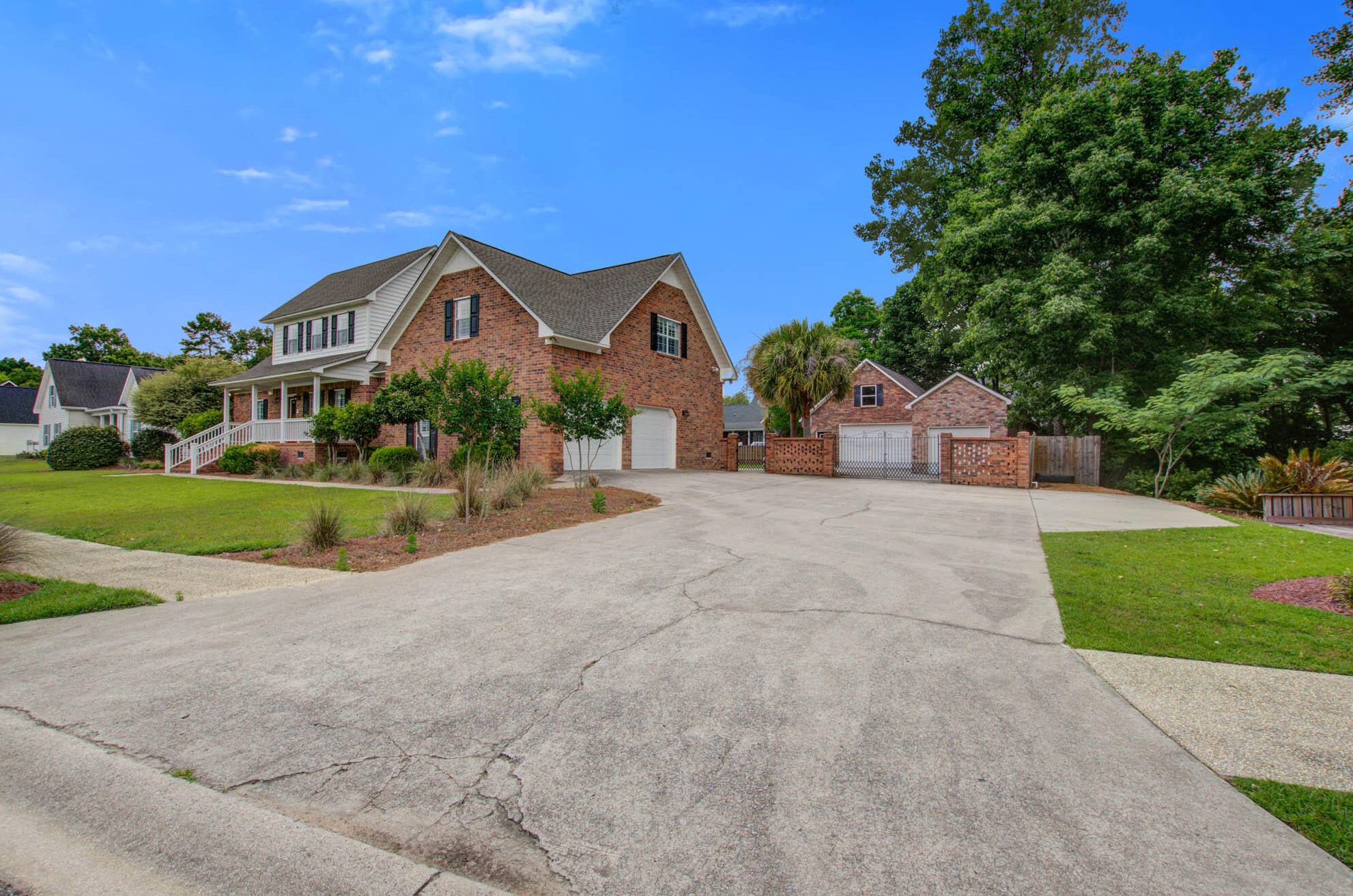 1106 Maplecrest Dr, Moncks Corner SC  29461-2951 exterior