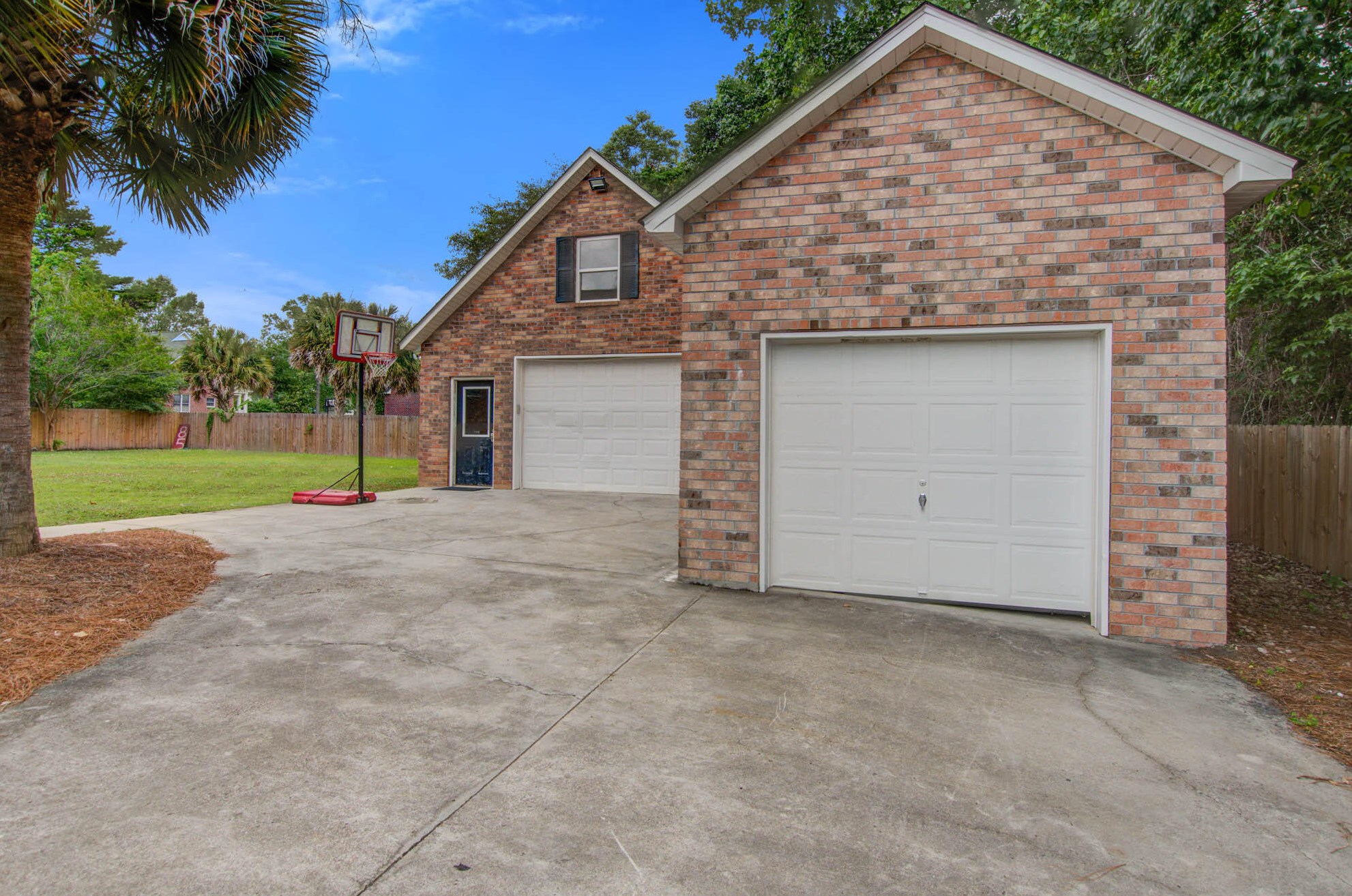 1106 Maplecrest Dr, Moncks Corner SC  29461-2951 exterior