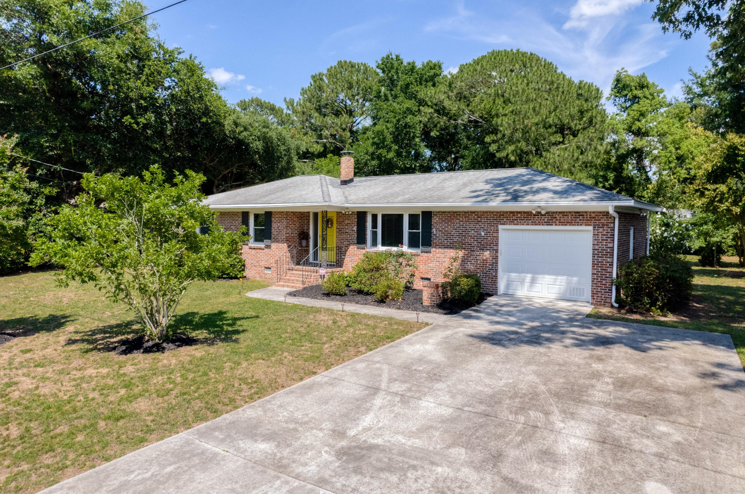 1131 Wellington Dr, Charleston, SC 29412-4824