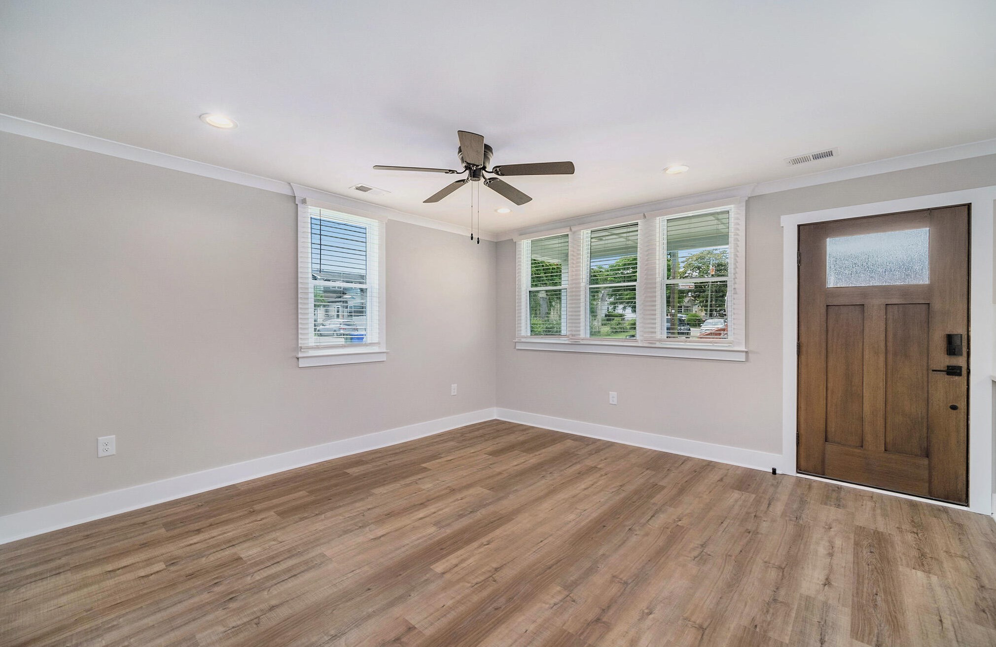 1912 Doscher Ave, Charleston SC  29405-9404 exterior