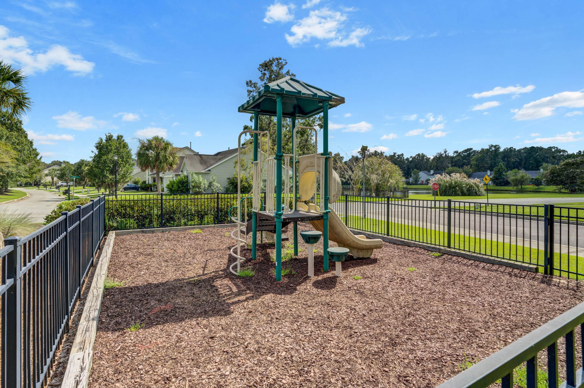 1470 Ashley Garden Blvd, Charleston SC  29414-9125 exterior