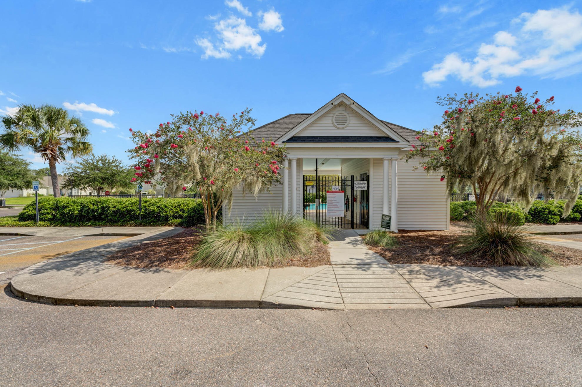 1470 Ashley Garden Blvd, Charleston SC  29414-9125 exterior