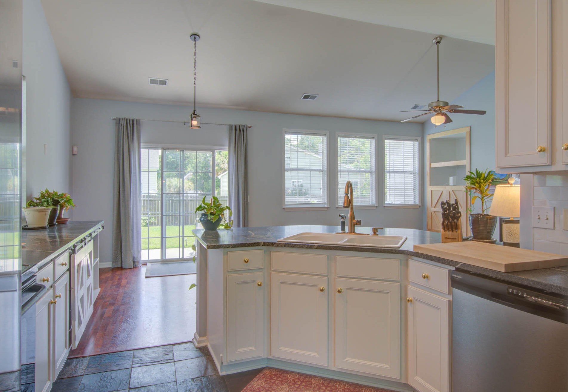 1470 Ashley Garden Blvd, Charleston SC  29414-9125 exterior