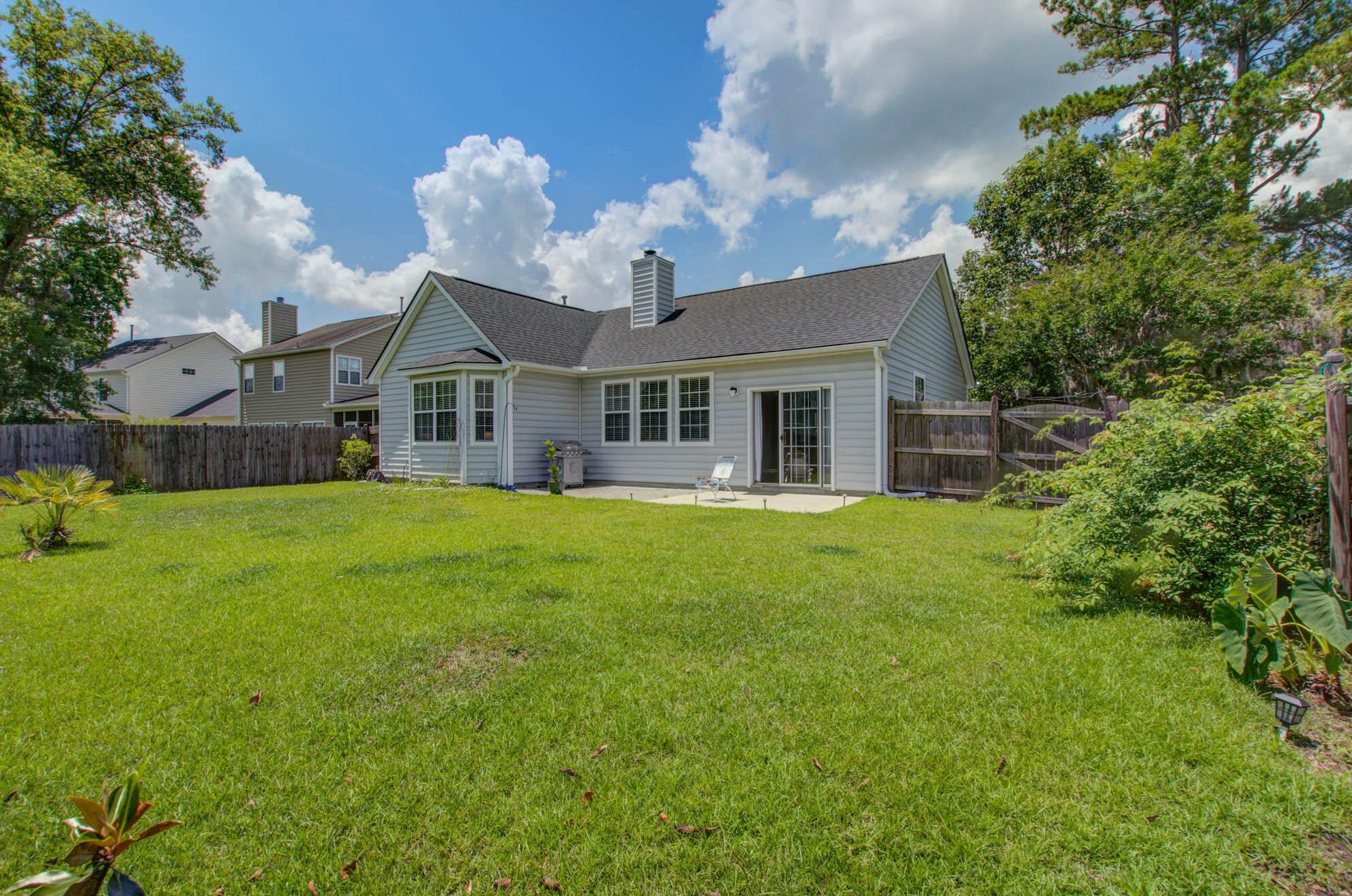 1470 Ashley Garden Blvd, Charleston SC  29414-9125 exterior