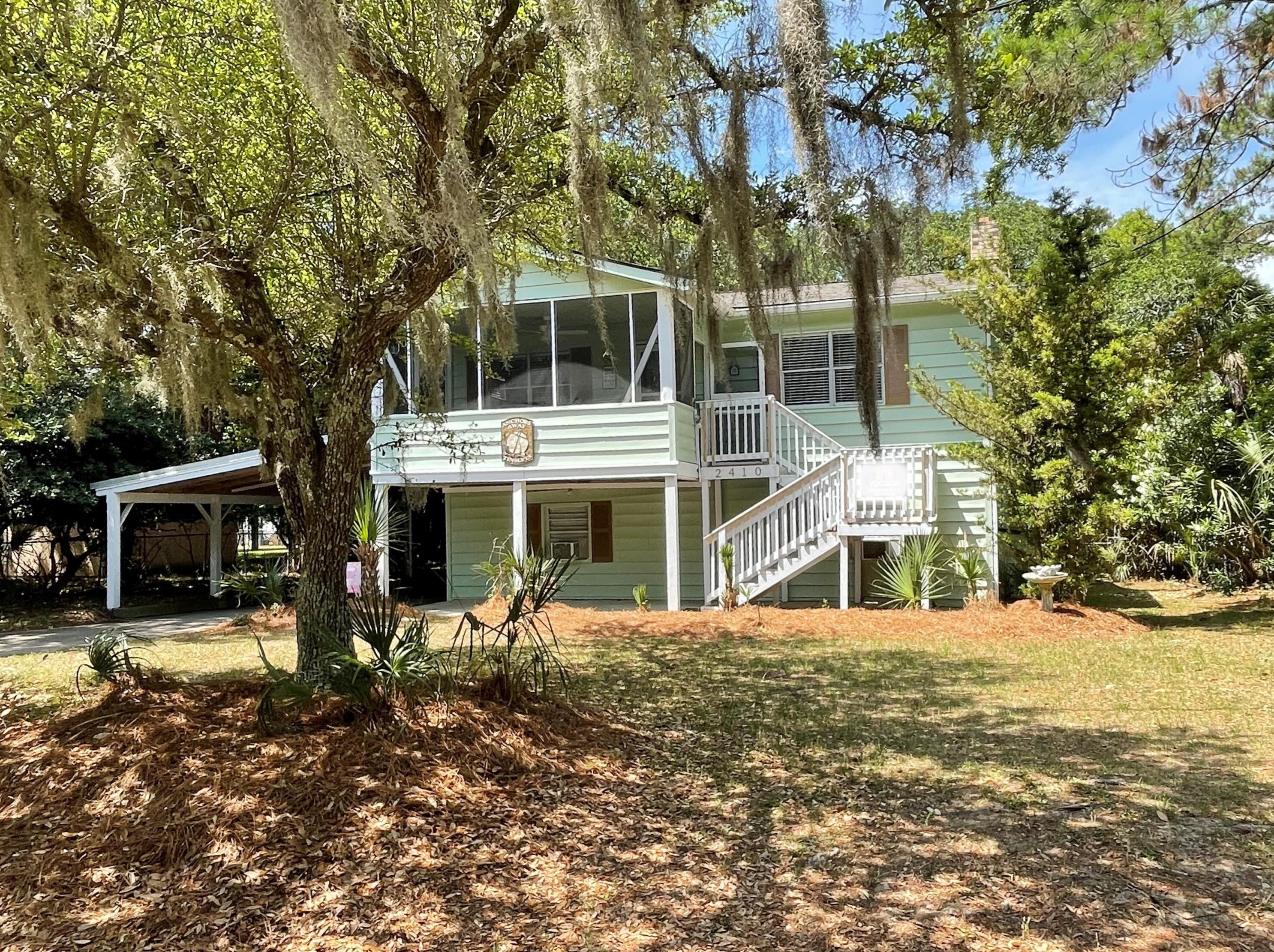 2410 Murray St, Edisto, SC 29438-3425