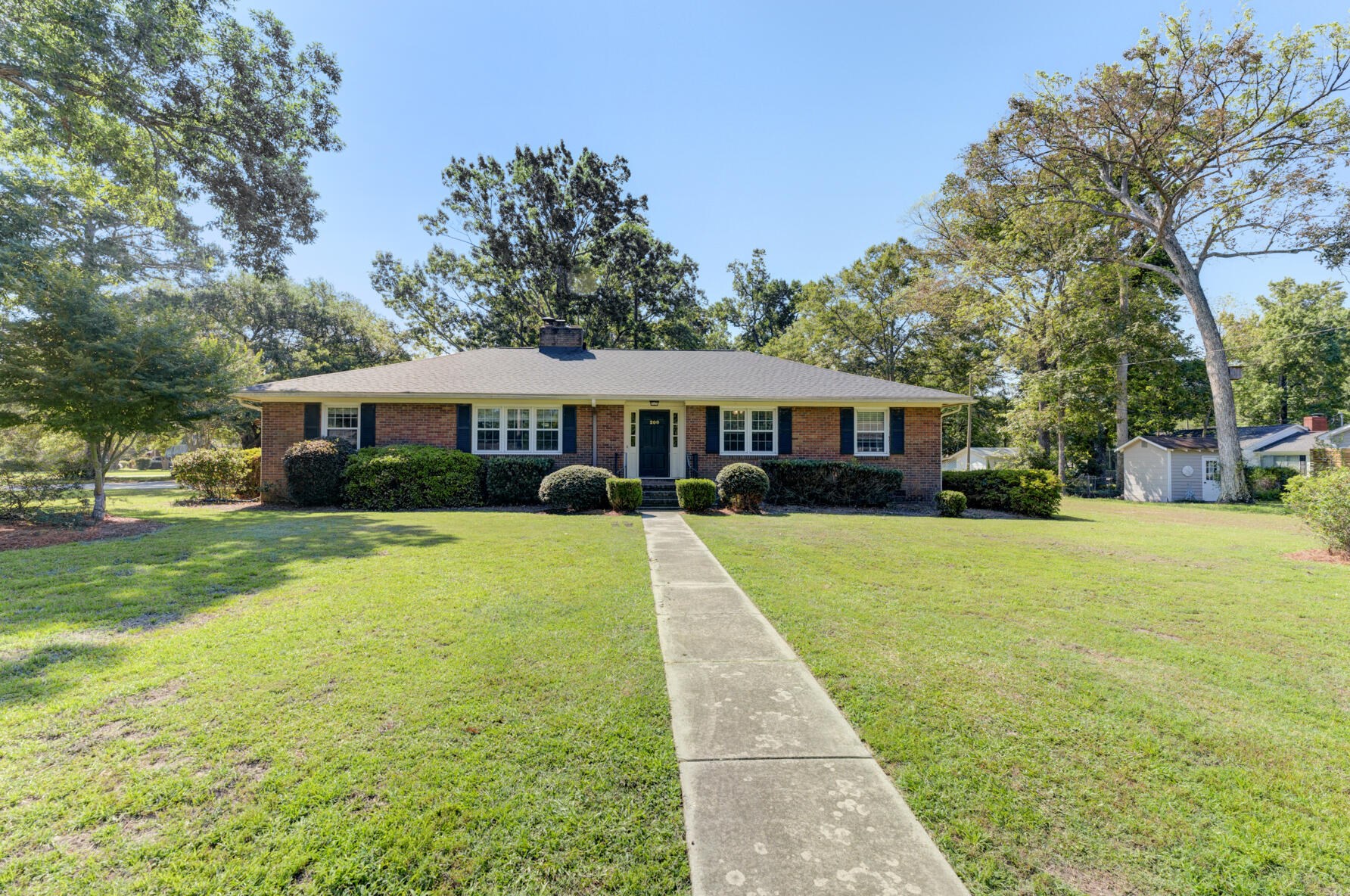 200 Camellia Dr, Moncks Corner, SC 29461-4040