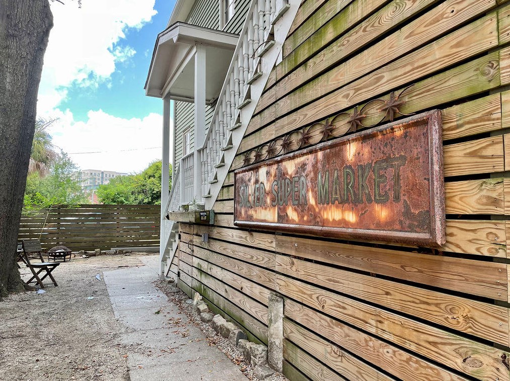 22 Cooper St Apt D, Charleston, SC