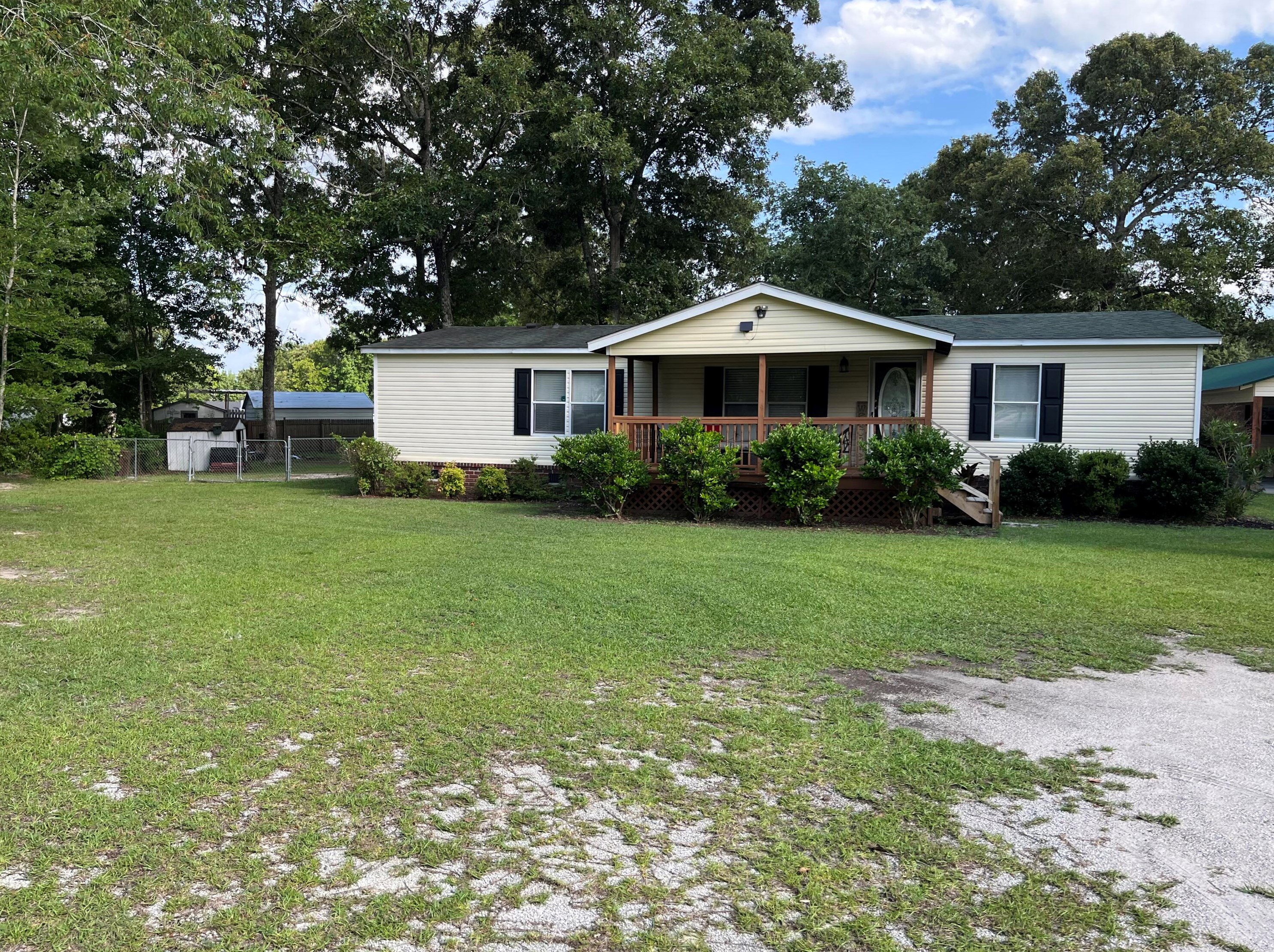 530 Midway Ct, Moncks Corner, SC 29461-8556