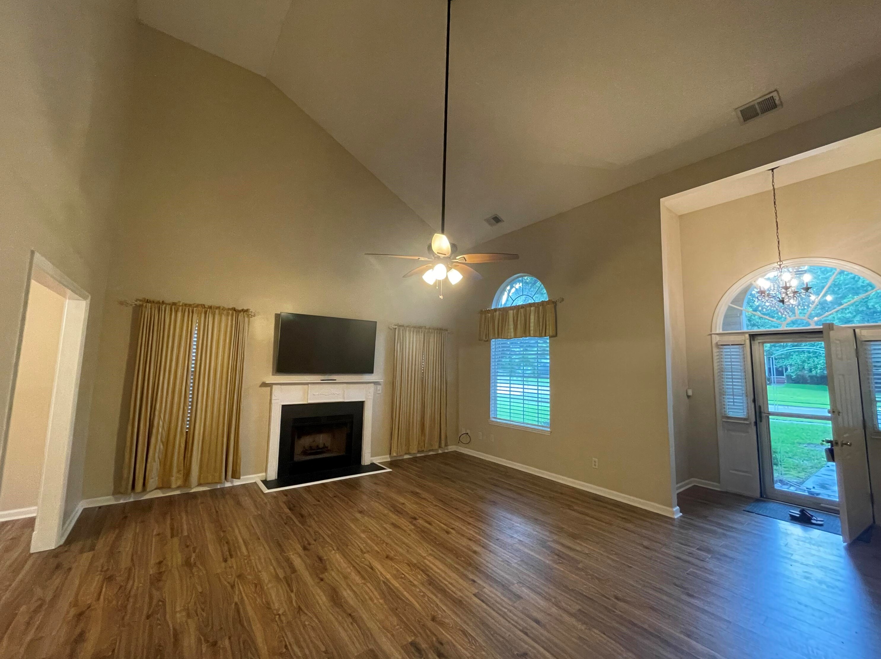 102 Adthan Cir, Charleston, SC 29445