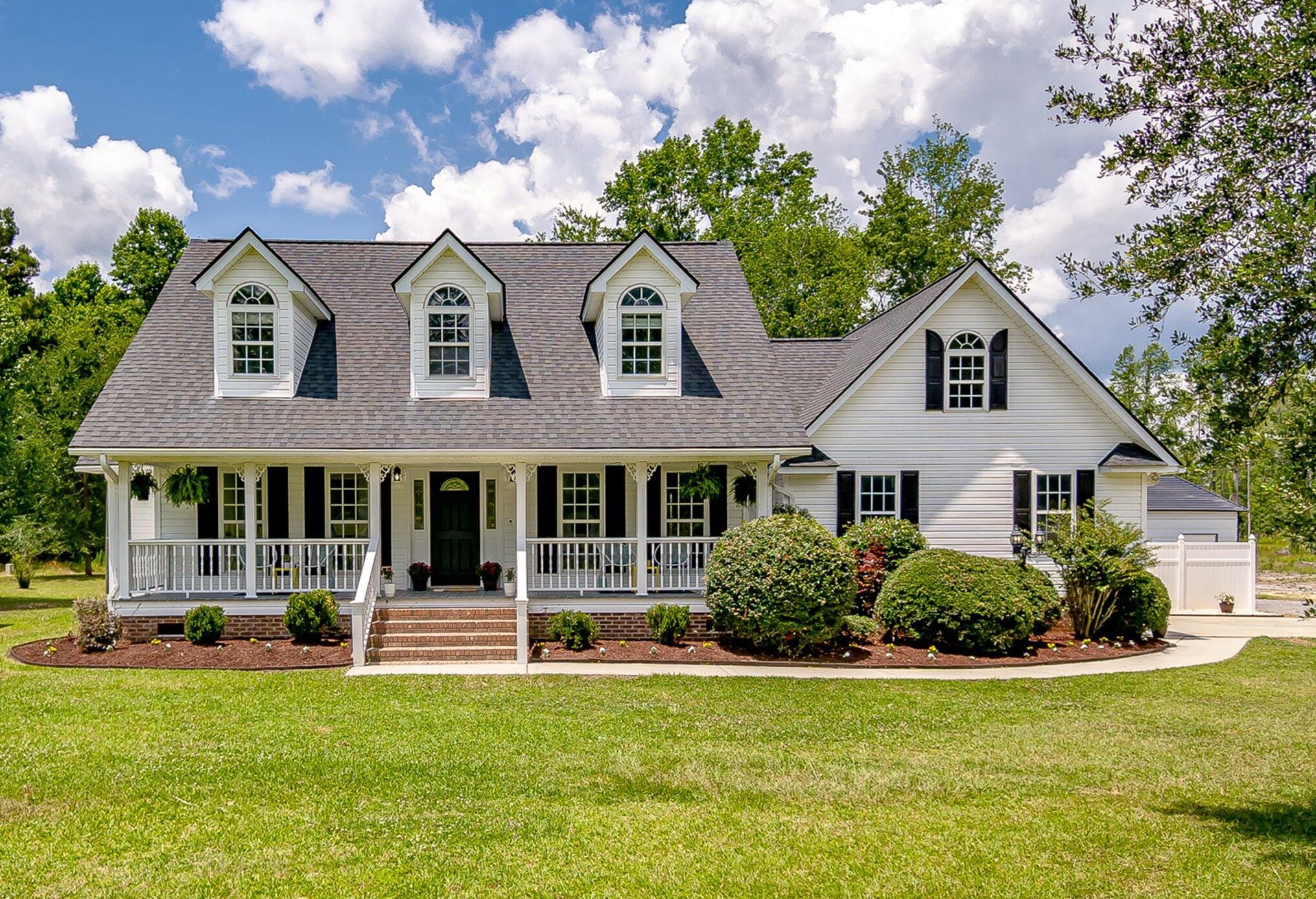 1111 Walleye Rd, Bonneau, SC 29431