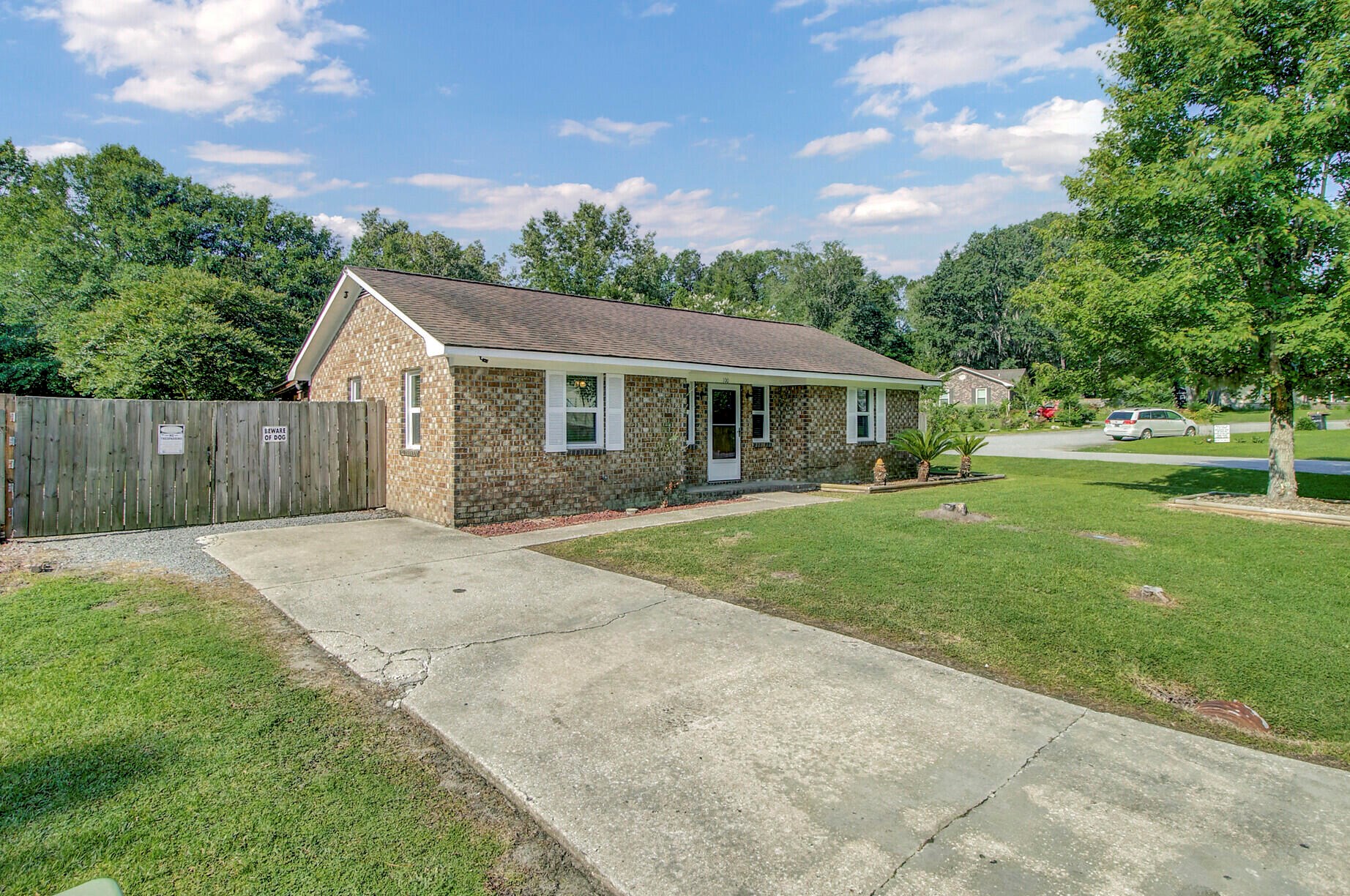 100 John Ct, Summerville, SC 29485-5527