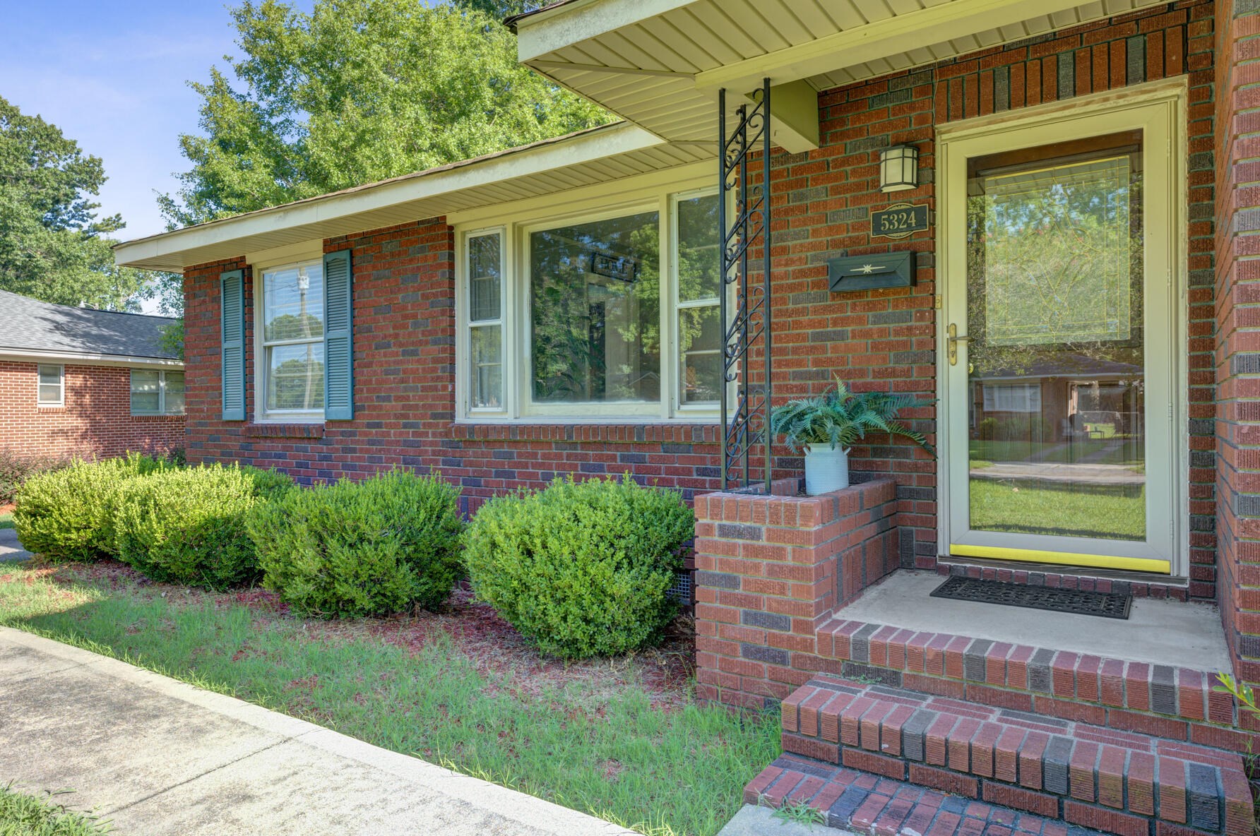 5324 Hartford Cir, Charleston SC  29405-4122 exterior