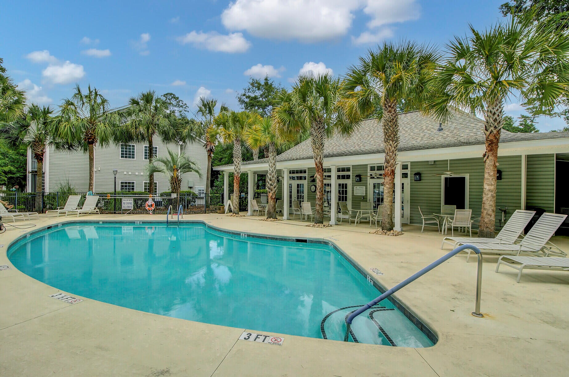 502 Elgin Ct, Charleston SC 29414-9097 exterior