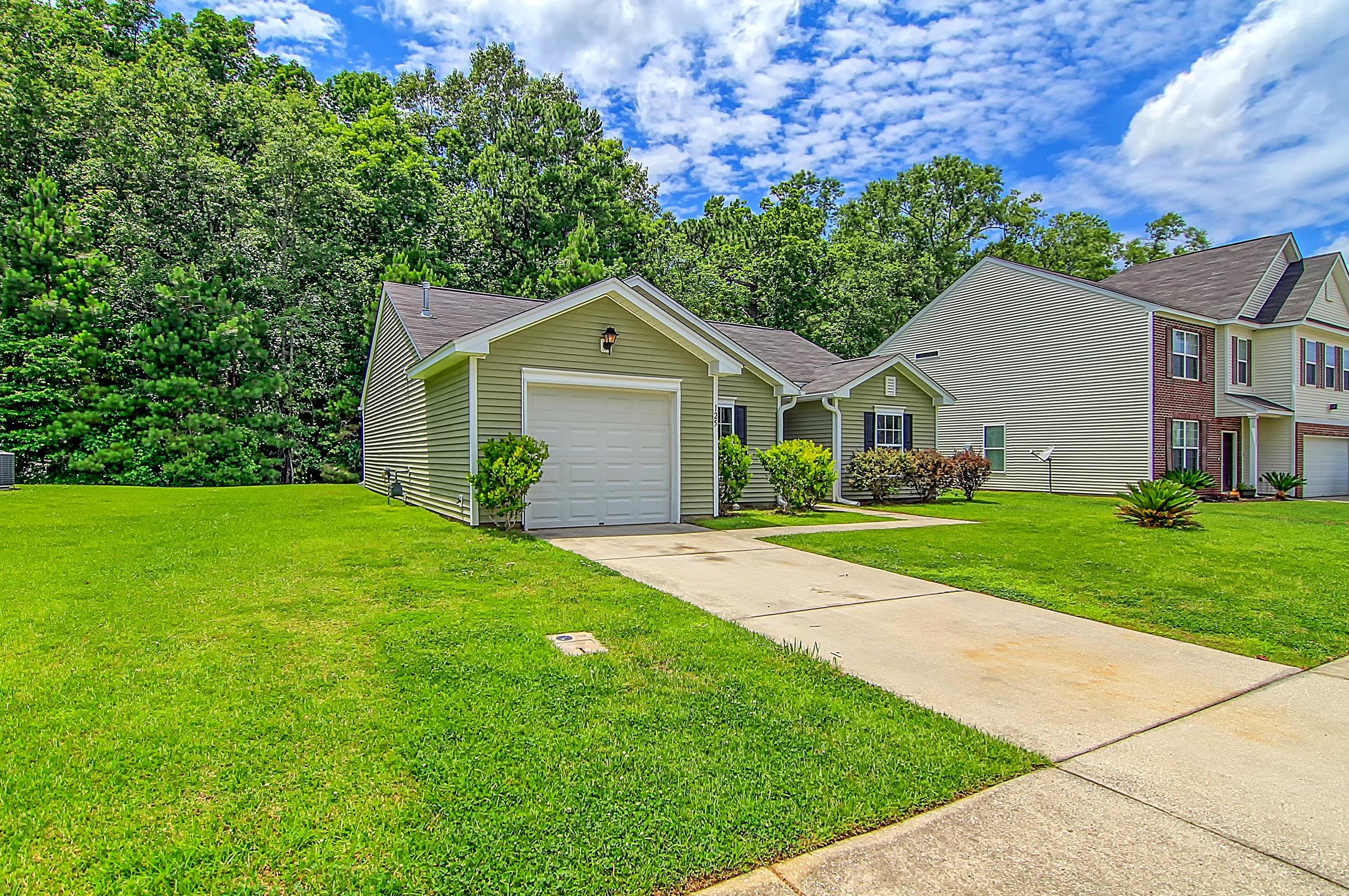 125 Vango Dr, Charleston, SC 29445-3669