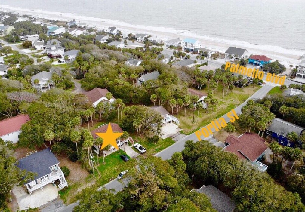 607 Portia St, Edisto, SC 29438-3120