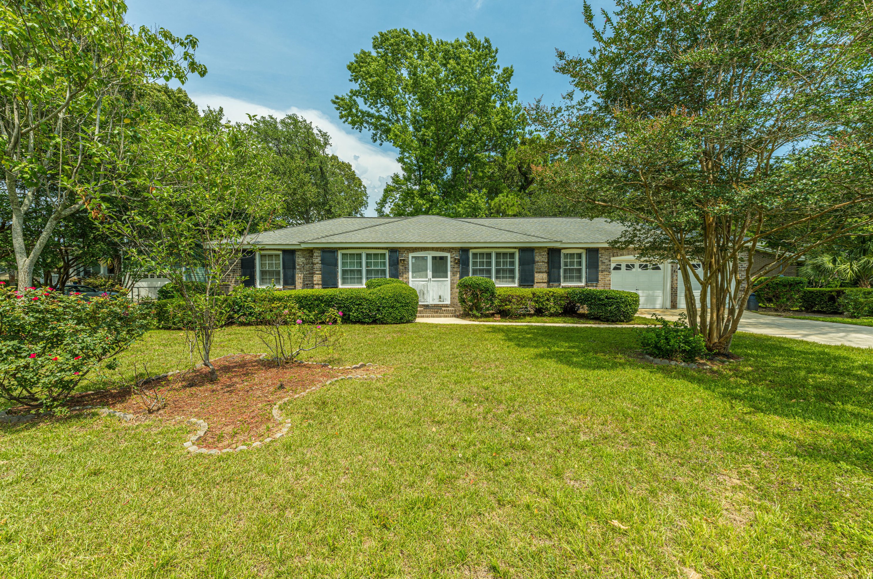 850 Weir St, Charleston, SC 29412-4831