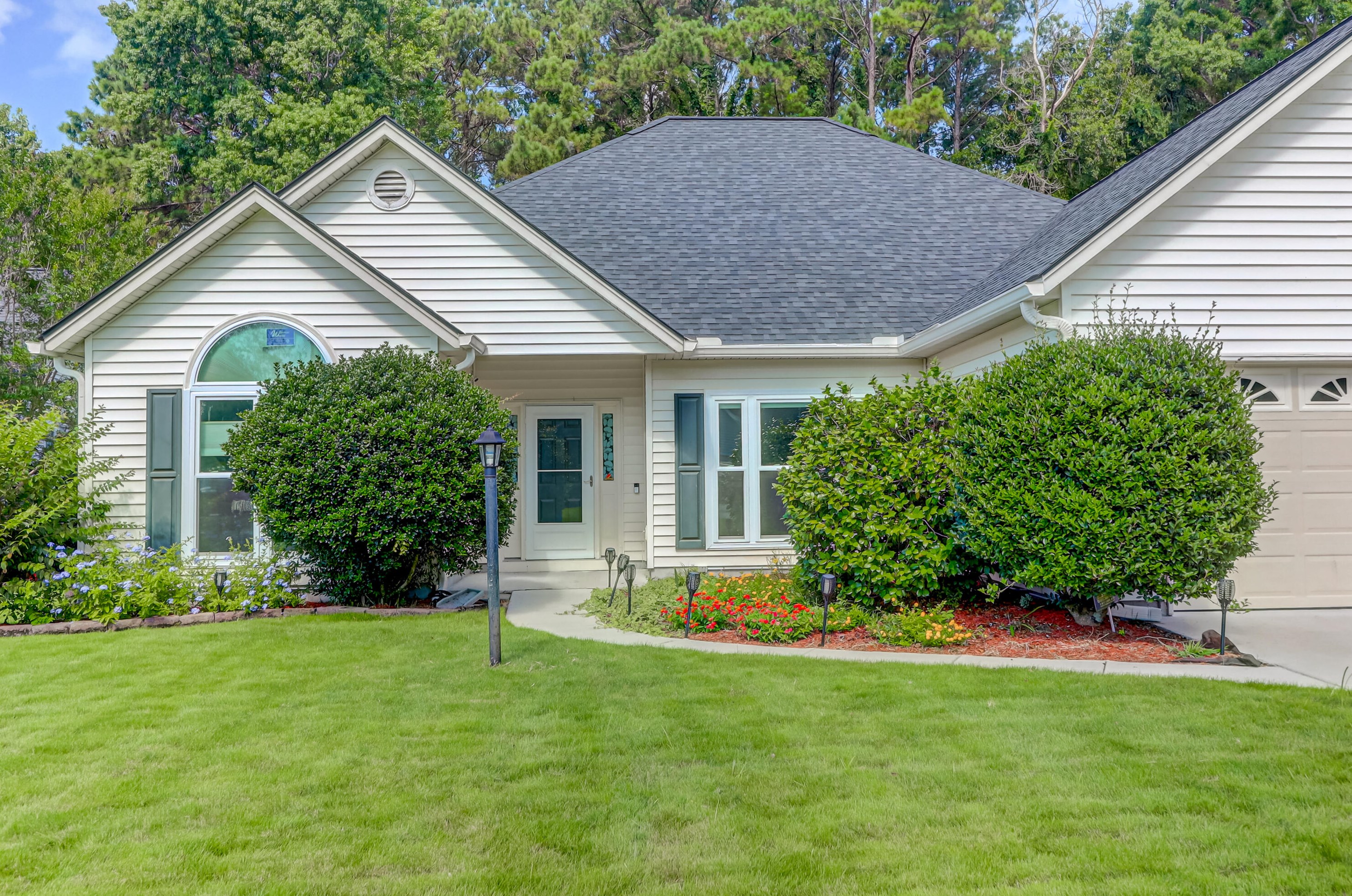 745 Woodland Pointe Pl, Mount Pleasant, SC 29464-7749