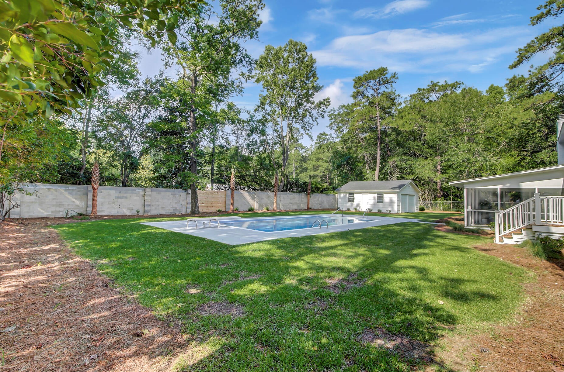 113 Reynolds Rd, Summerville SC  29483-4026 exterior