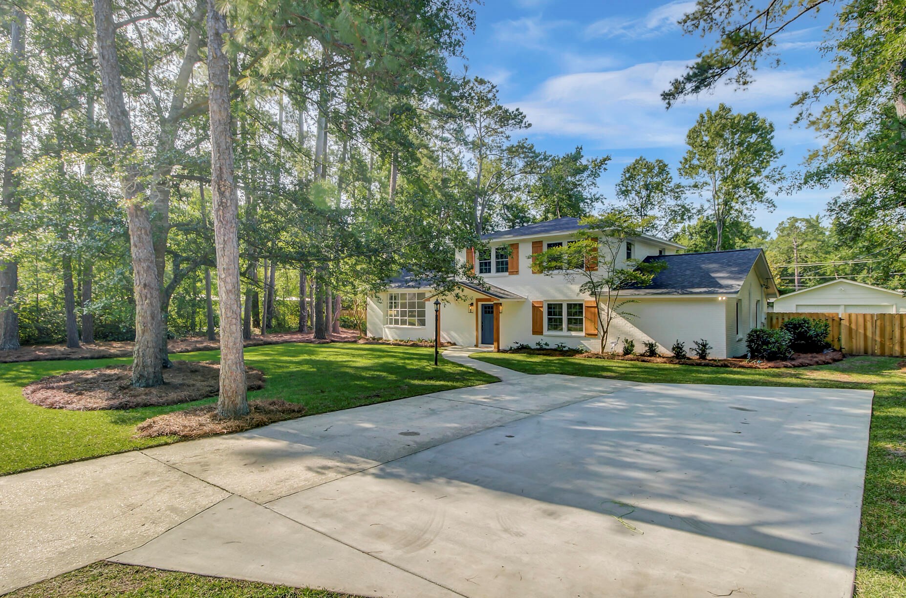 113 Reynolds Rd, Summerville SC  29483-4026 exterior
